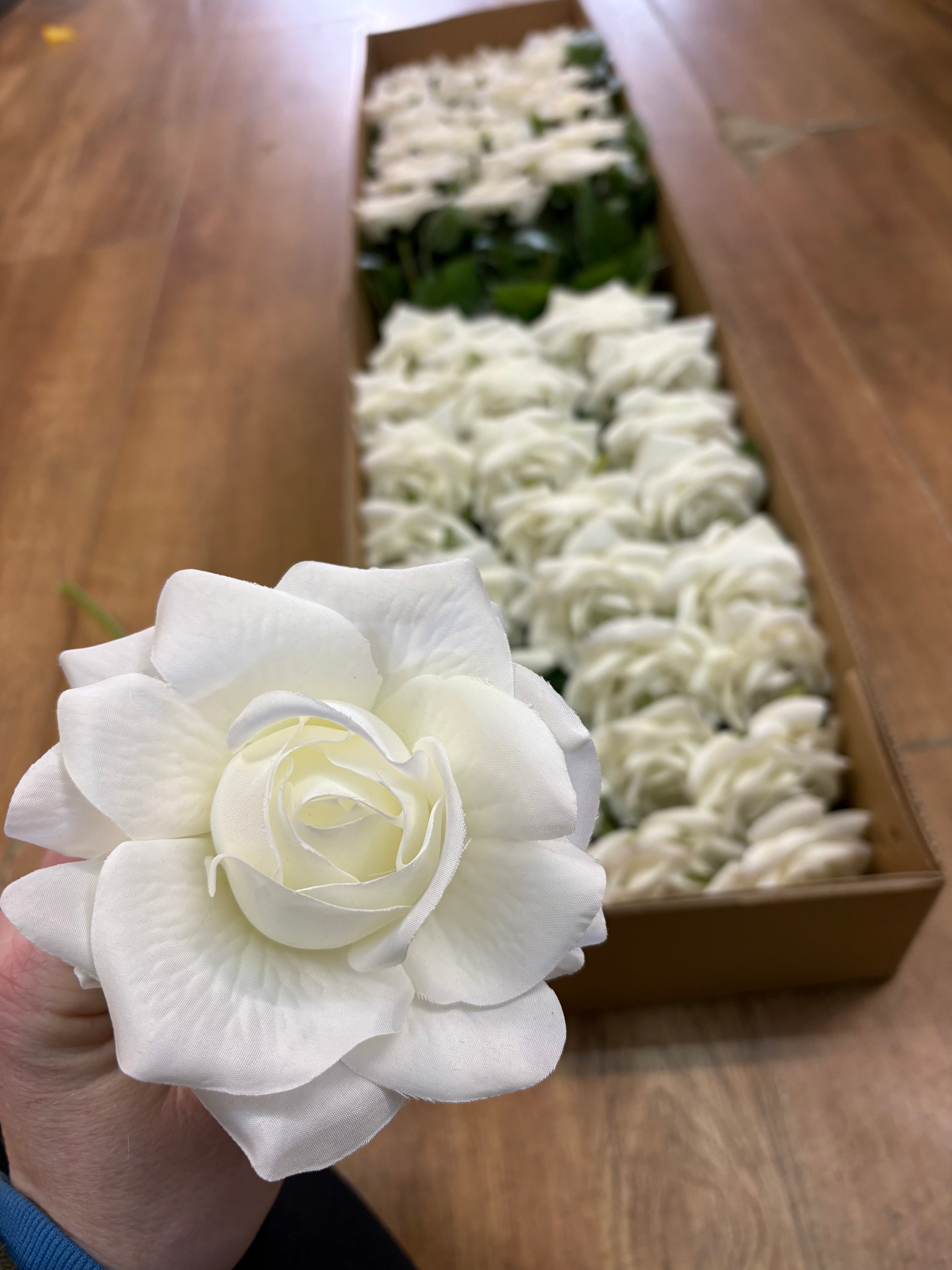 Box of 48 ivory Esme rose (head approx 11cm)