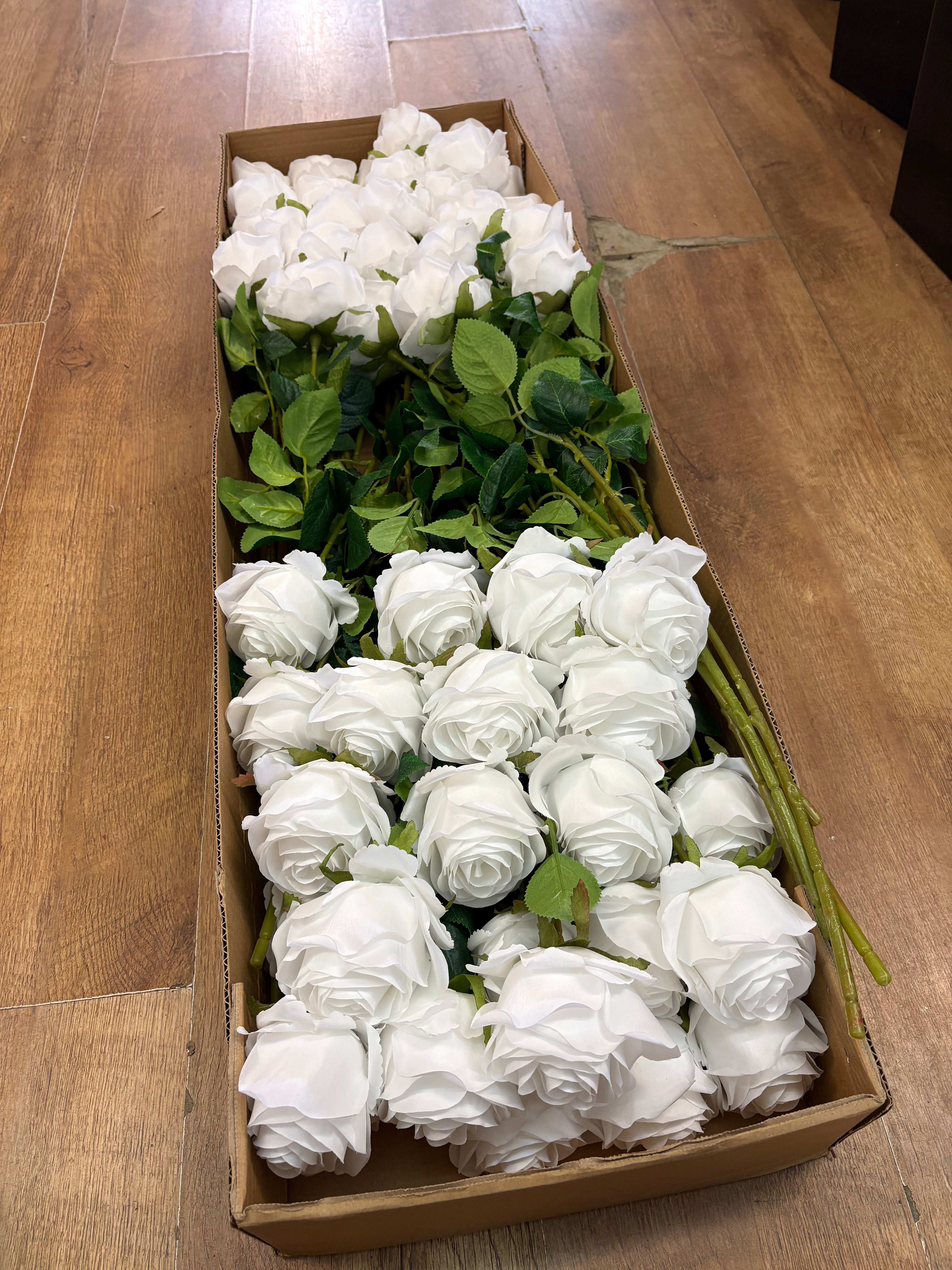 Box of 48 white harper rose (head approx 10cm)