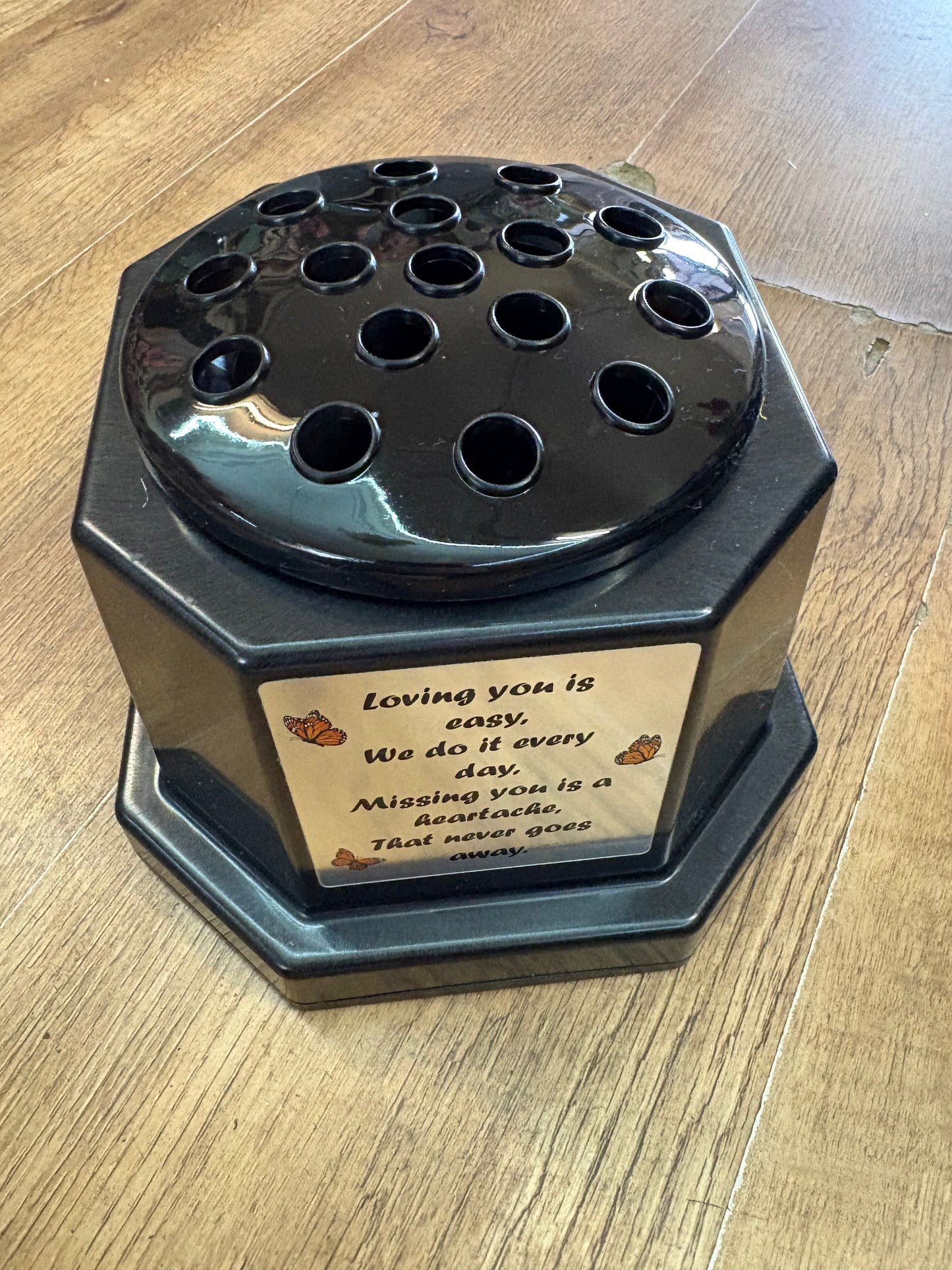 ‘Loving you is easy’ weighted stand and gravepot