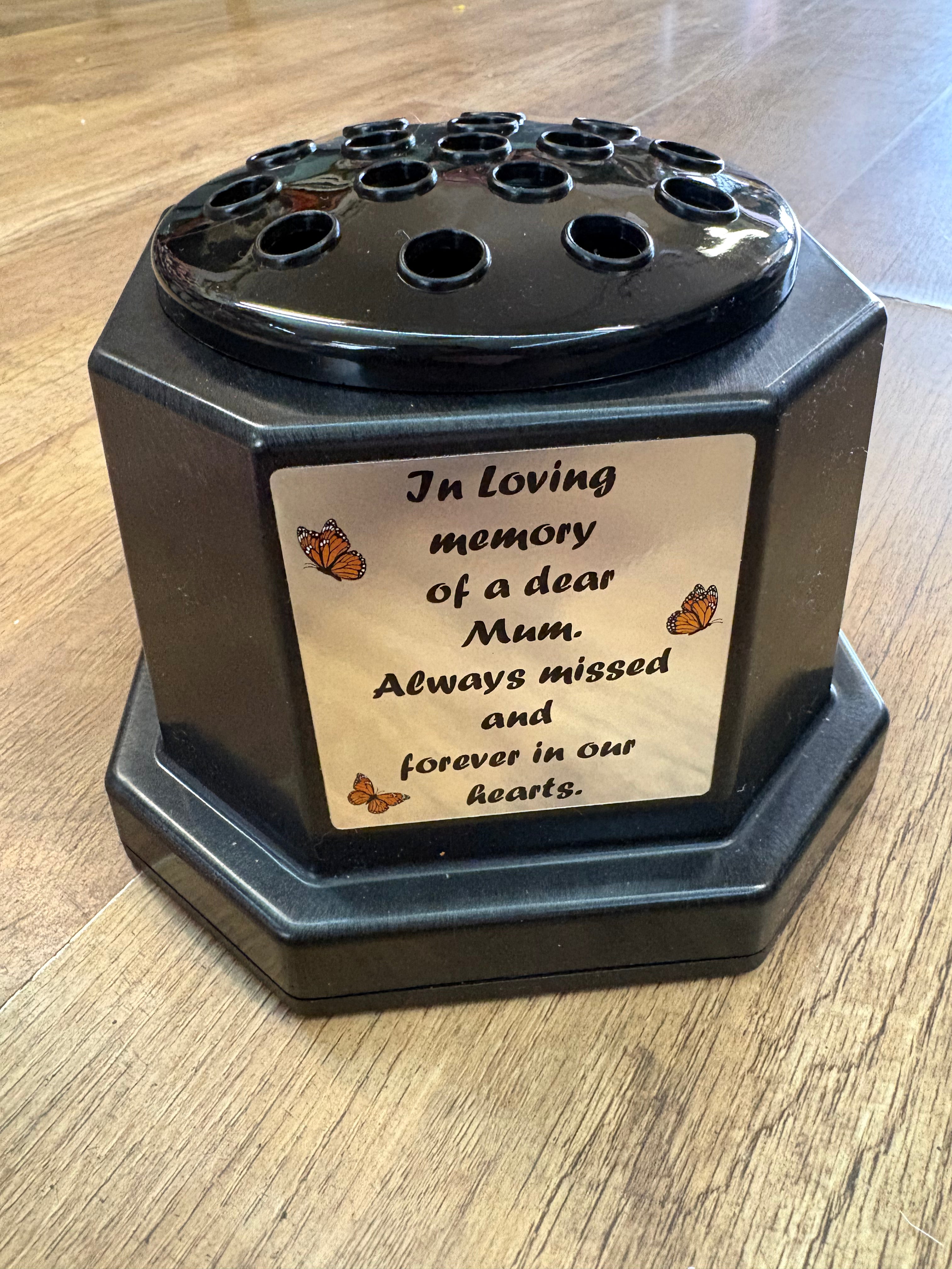 ‘A dear mum’ weighted stand and gravepot