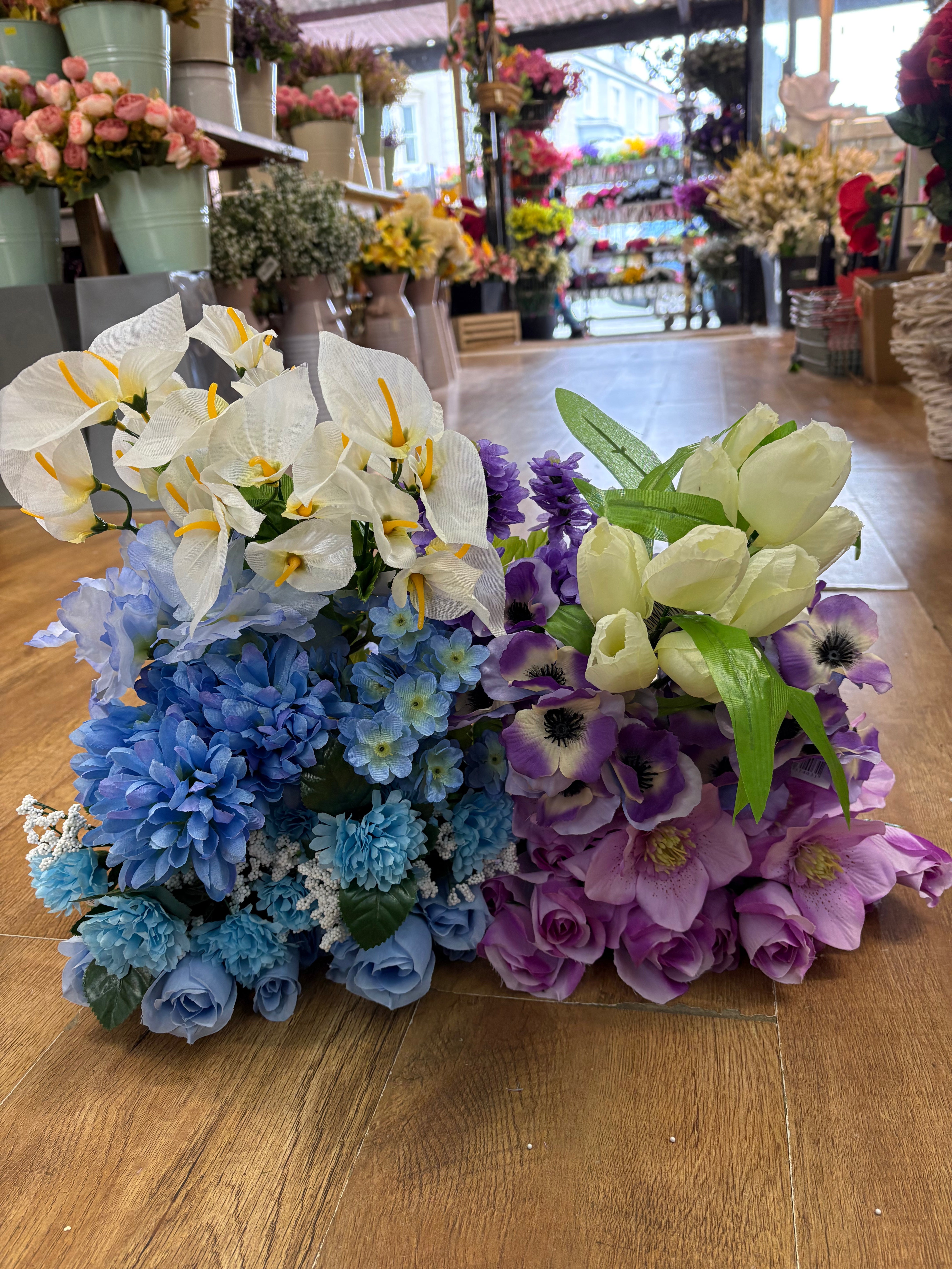 Box 6 - 20 bunches of flowers/foliage