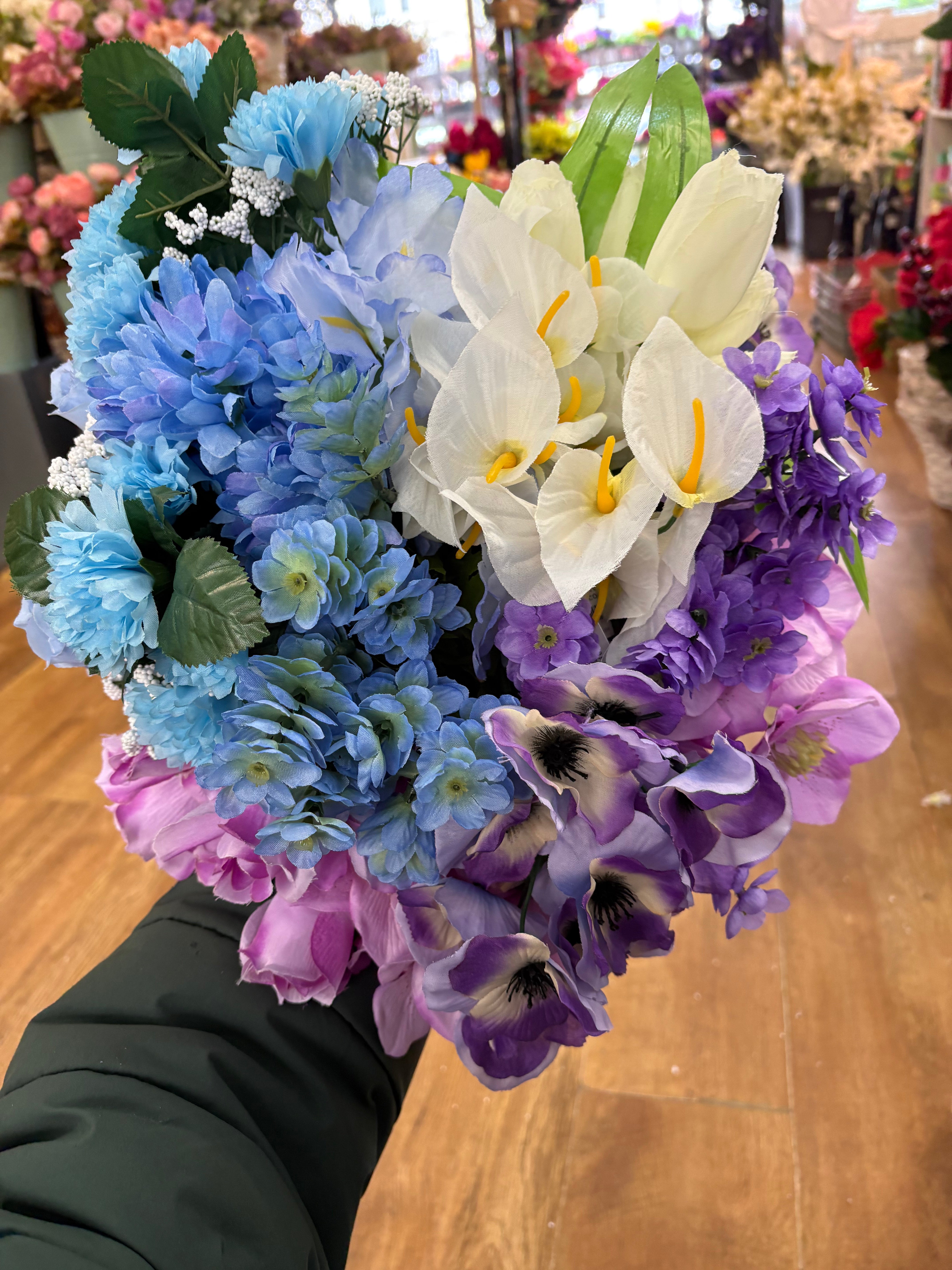 Box 6 - 20 bunches of flowers/foliage