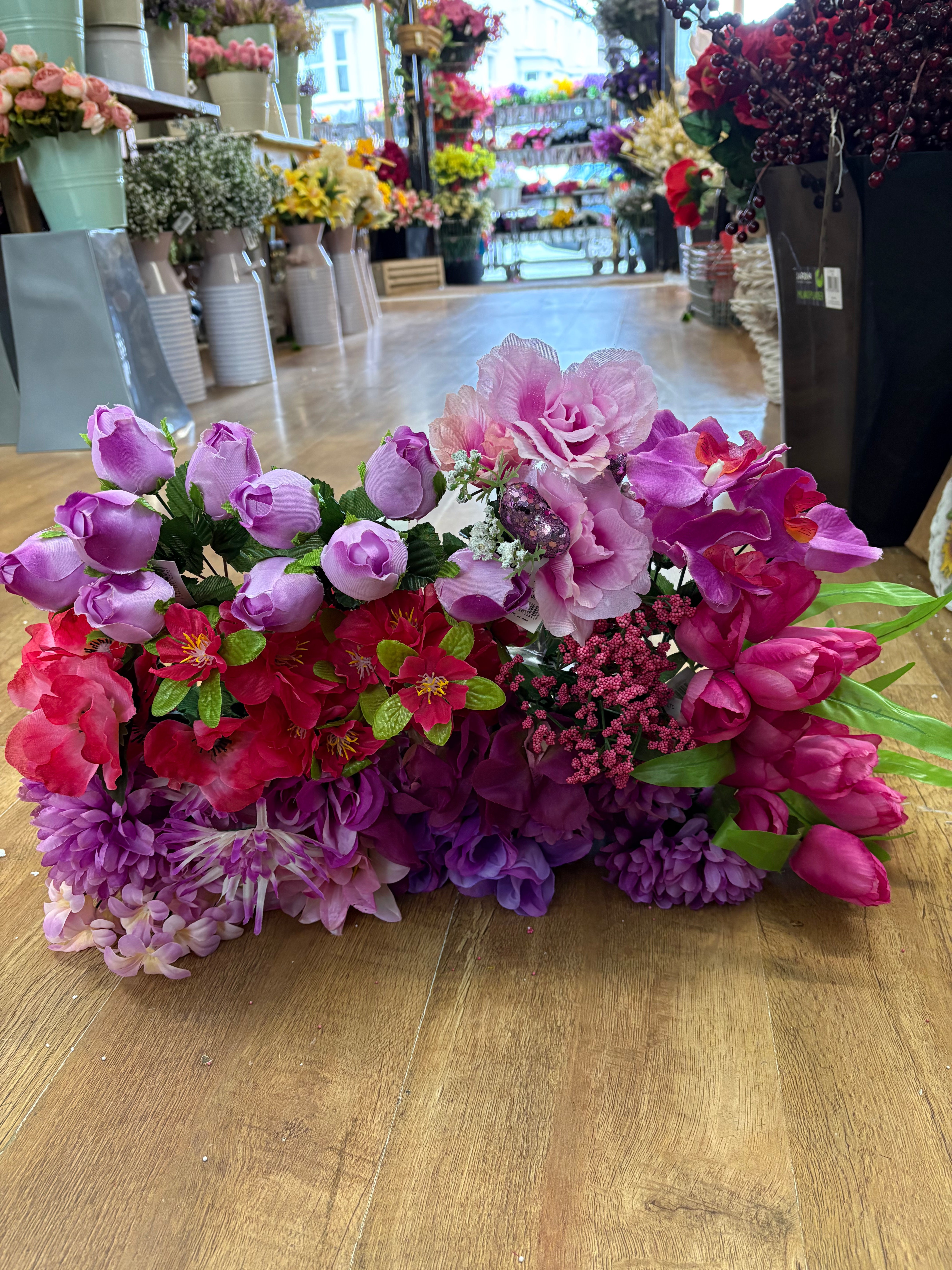 Box 16 - 20 bunches of flowers/foliage