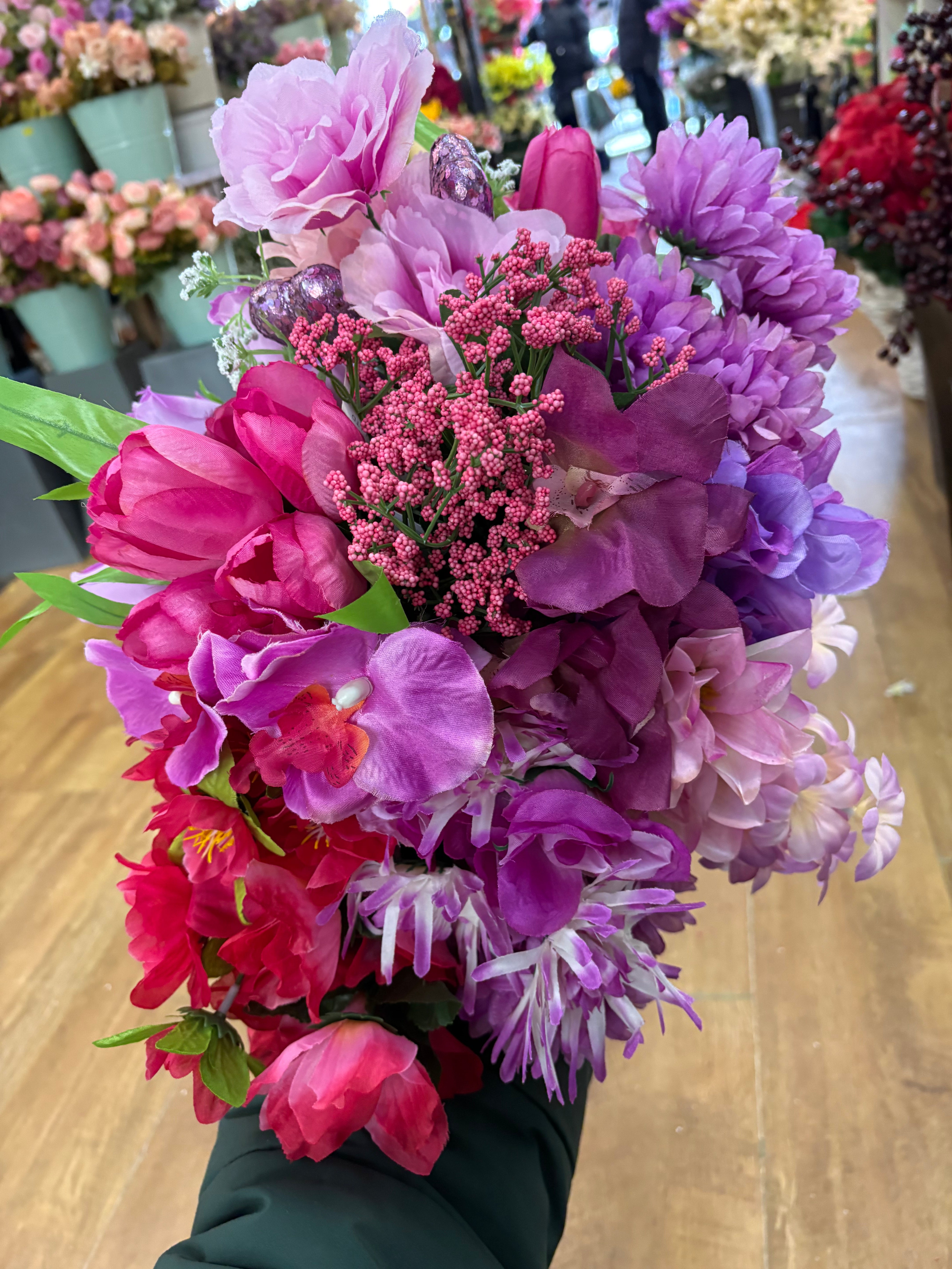 Box 16 - 20 bunches of flowers/foliage