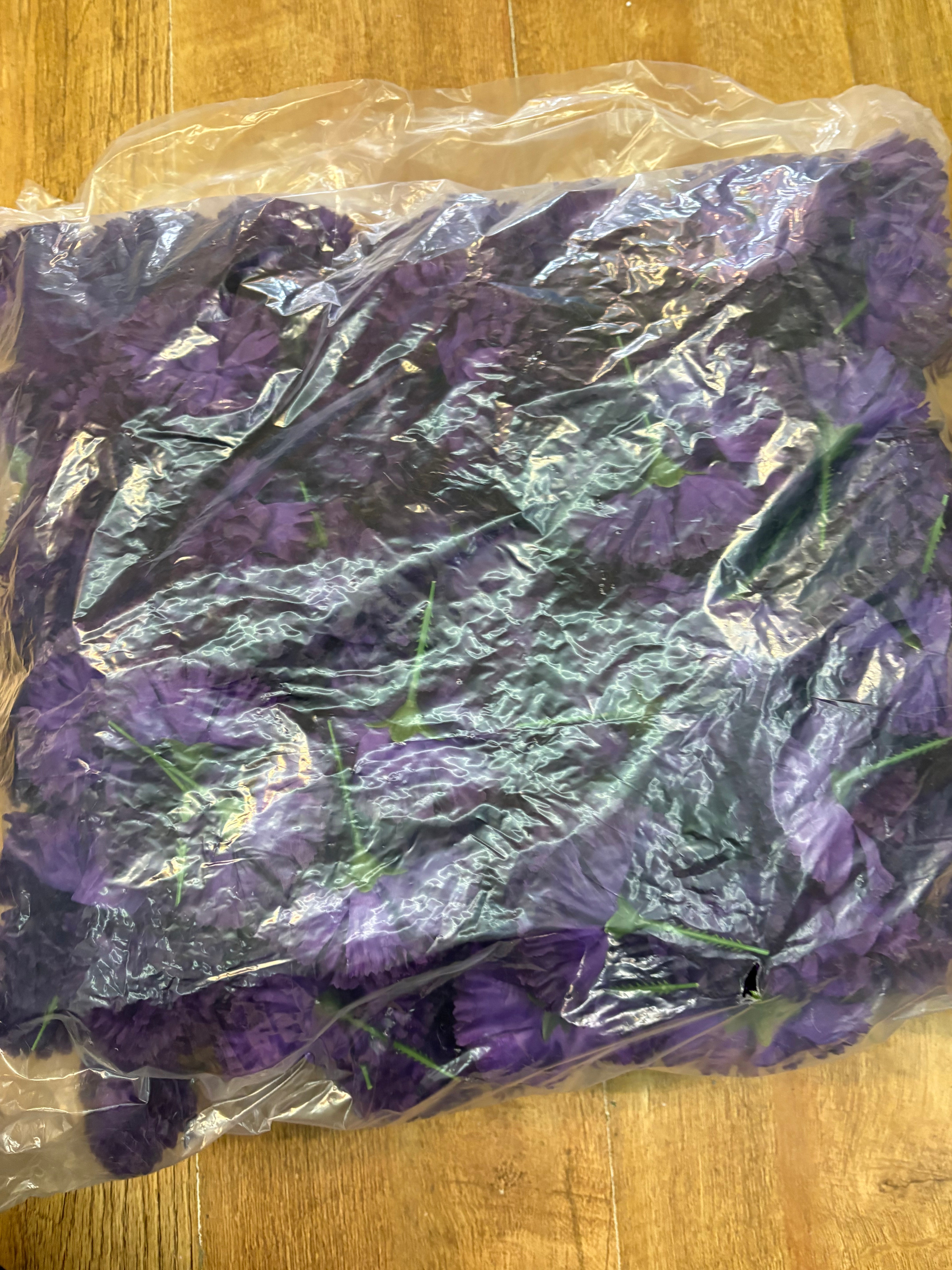 Bag of 144 purple carnation picks