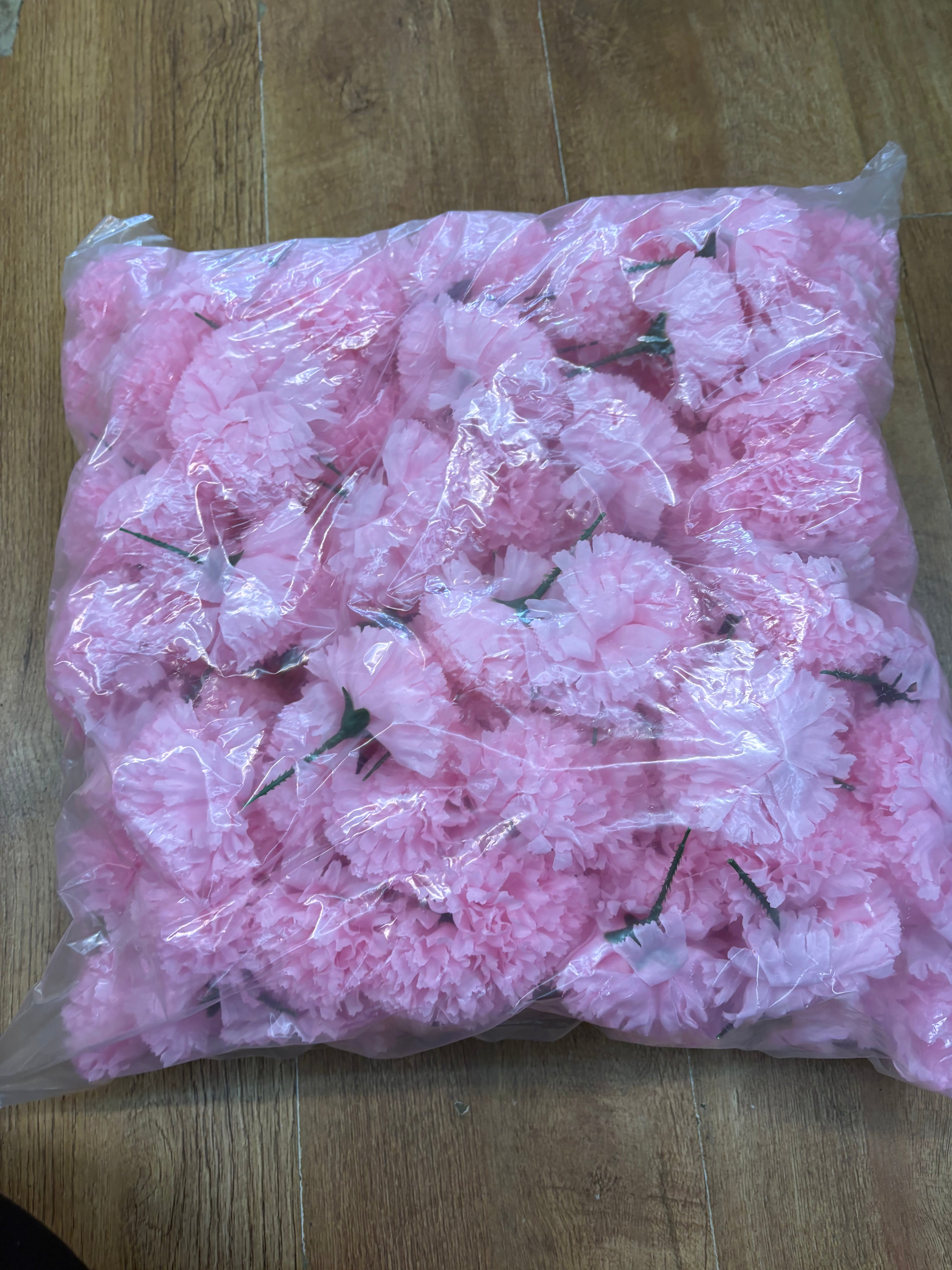 Bag of 144 pale pink carnation picks