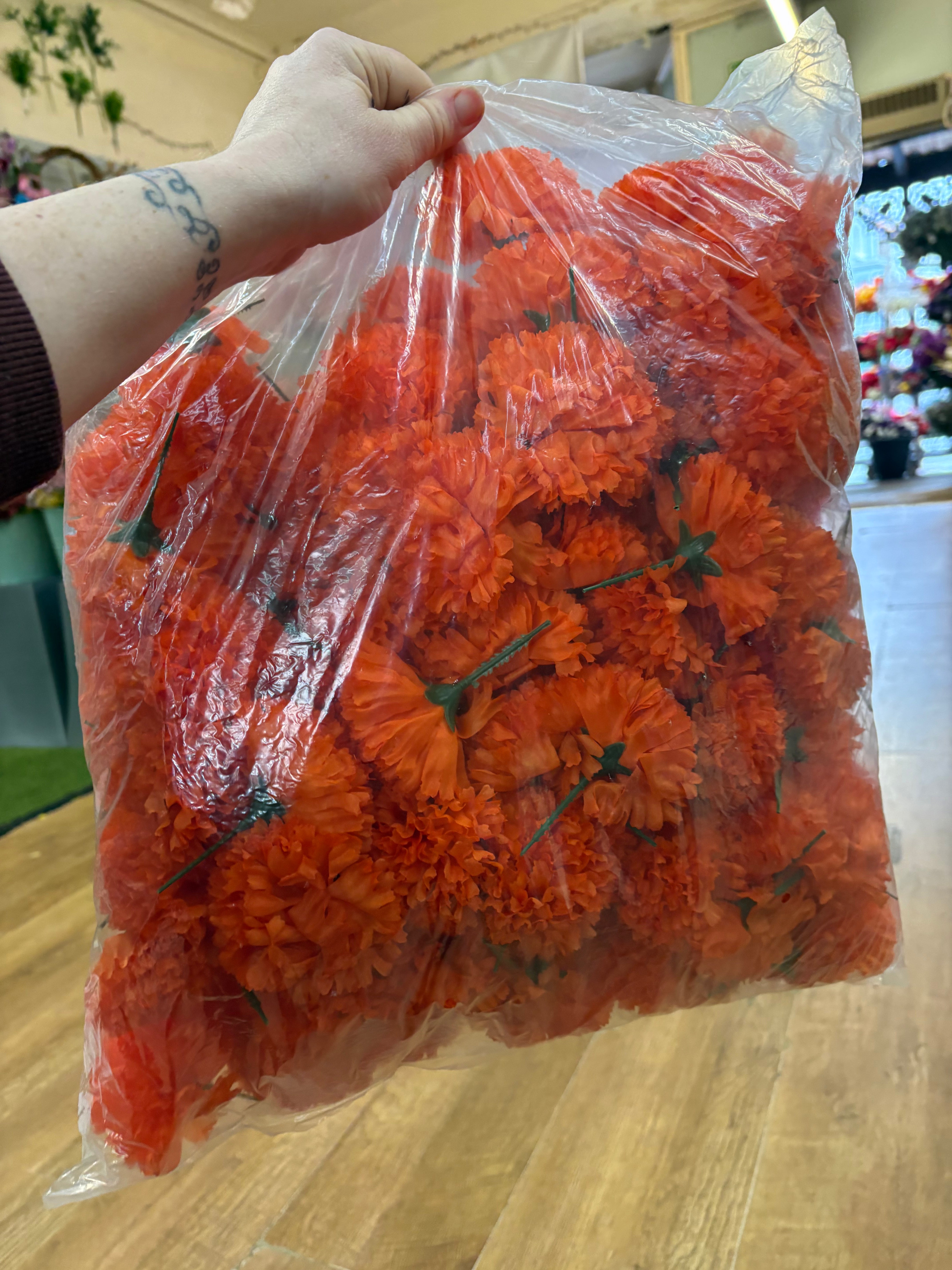 Bag of 144 orange carnation picks