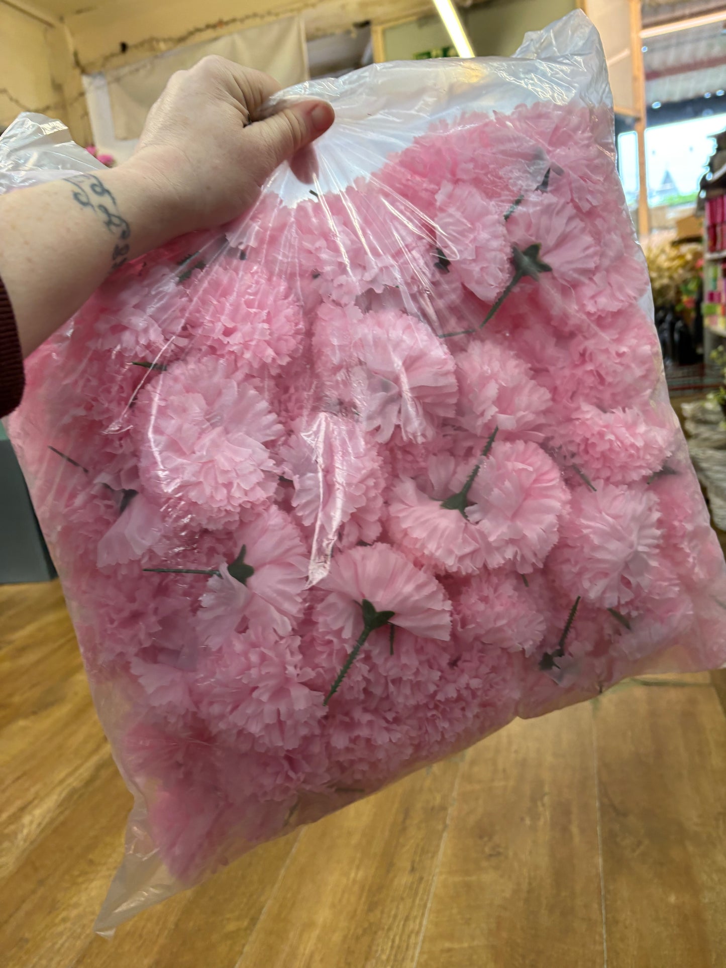 Bag of 144 pale pink carnation picks