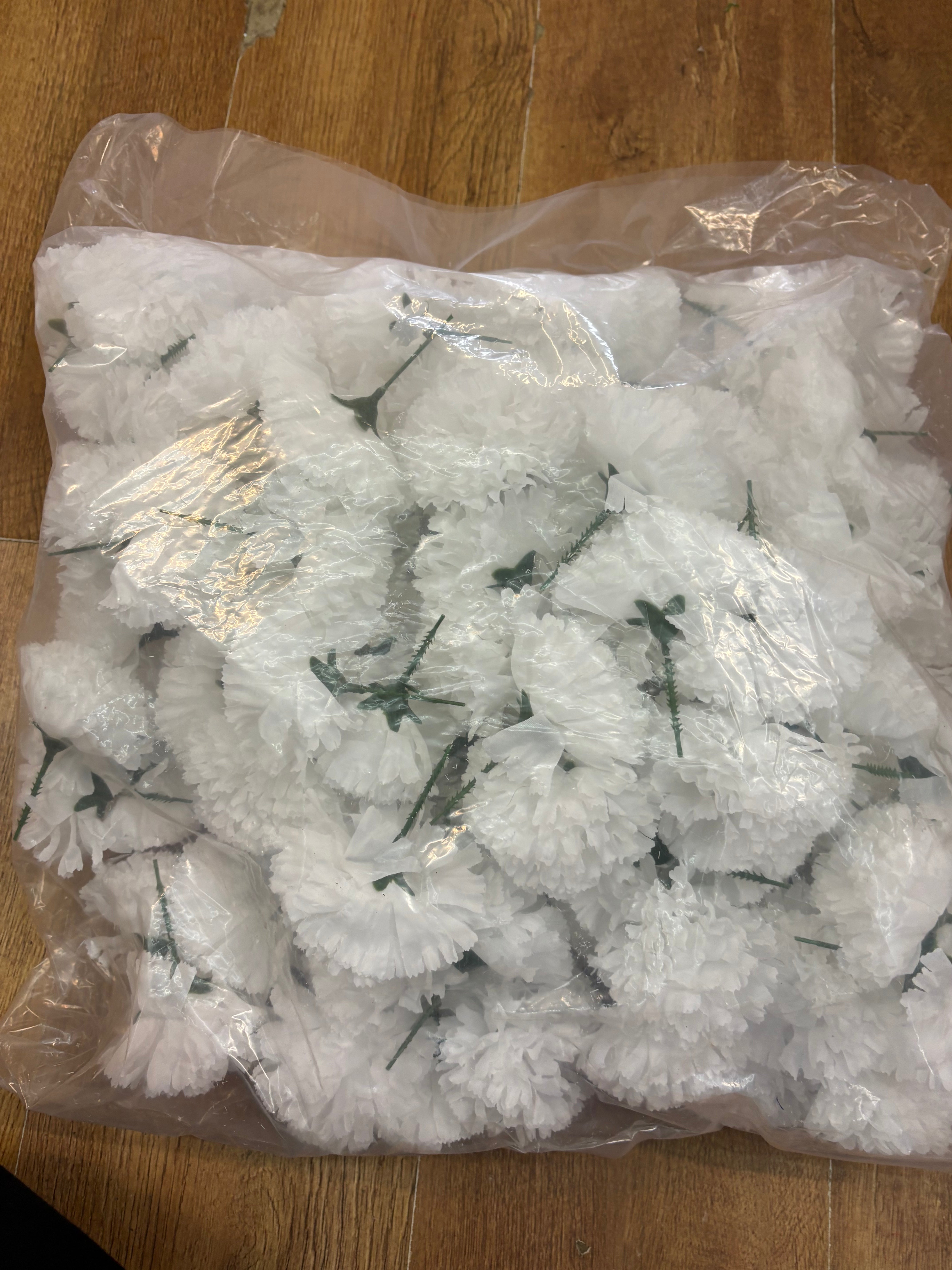 Bag of 144 white carnation picks