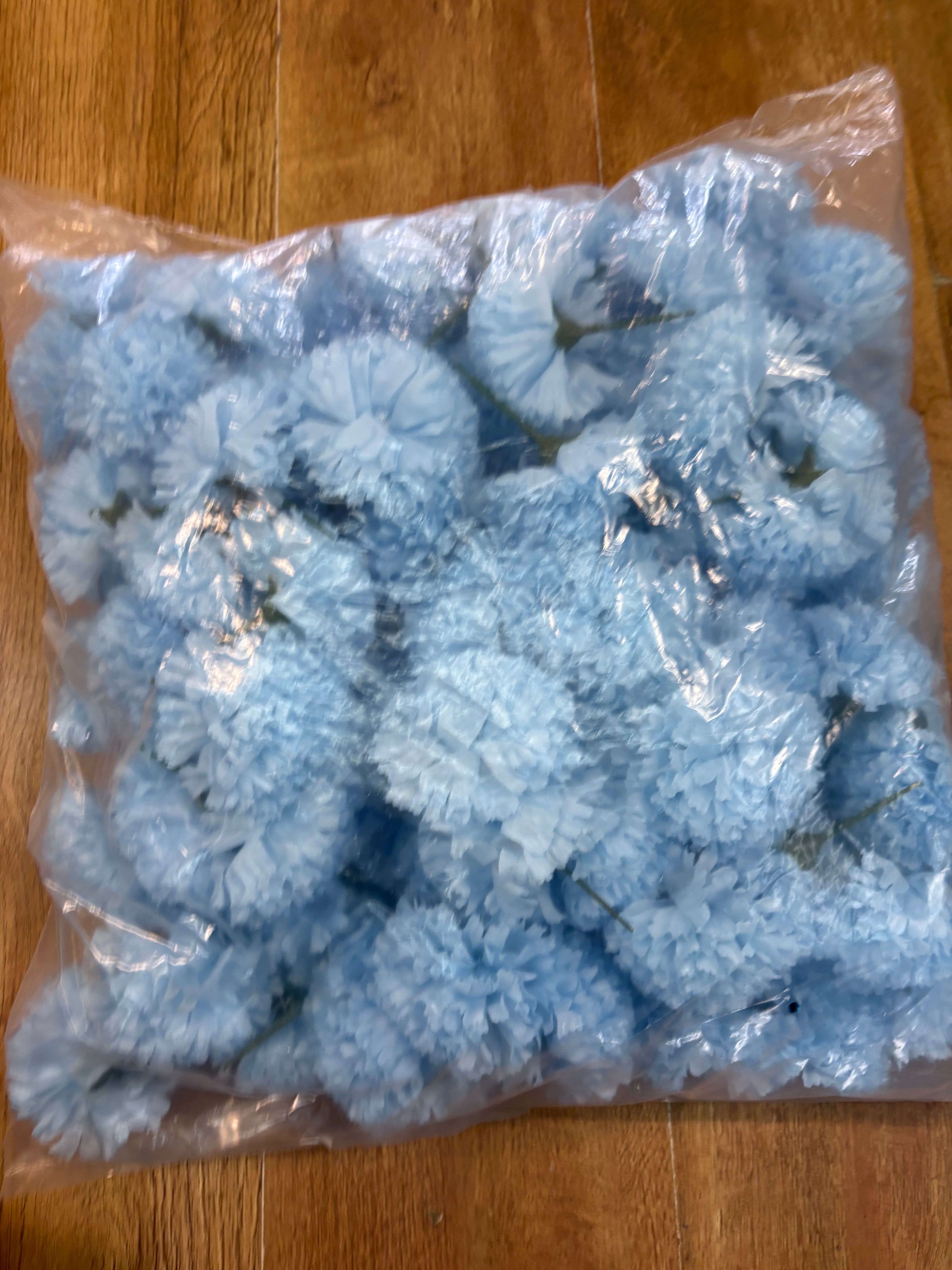 Bag of 144 pale blue carnation picks