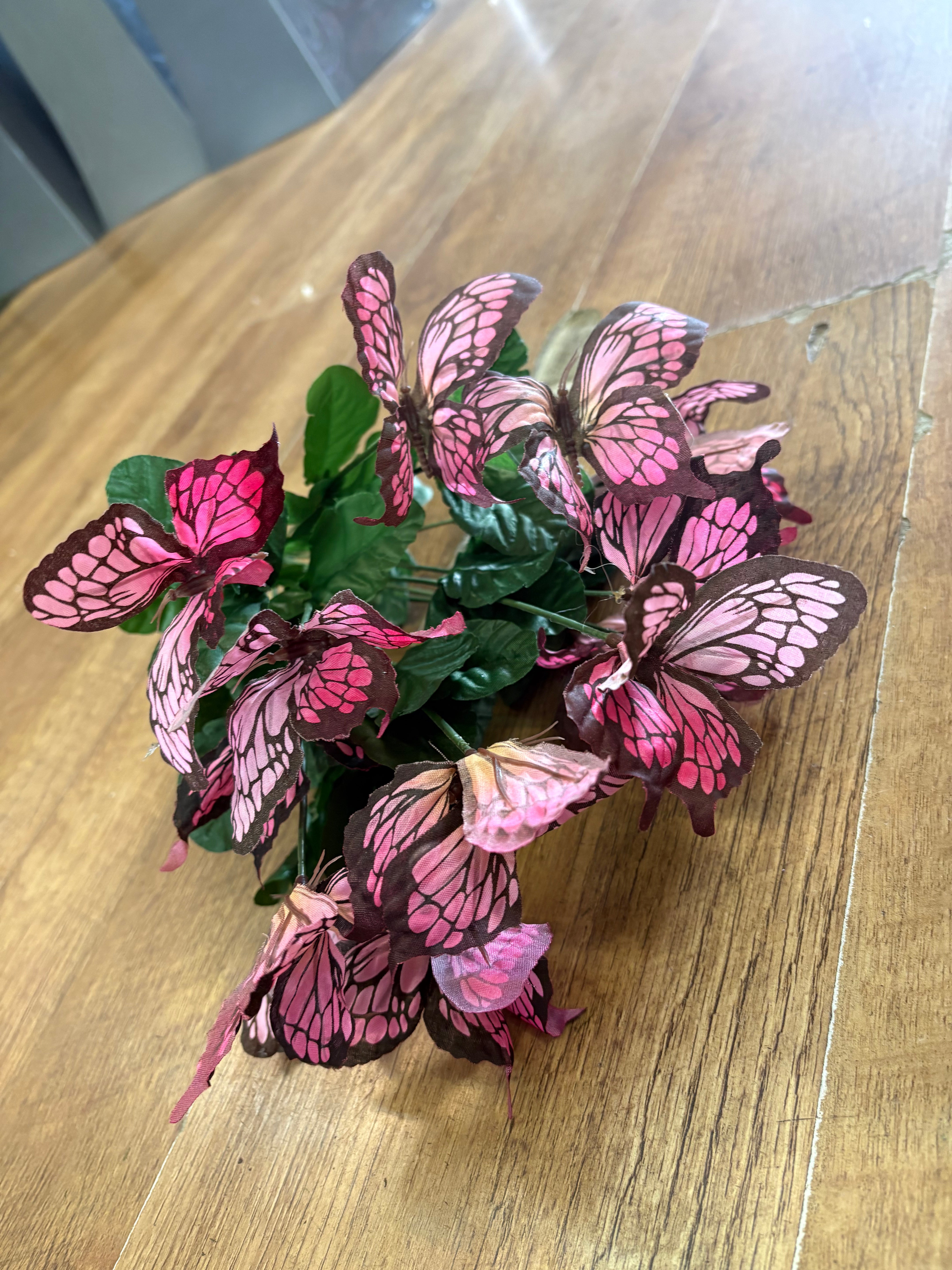 Bundle of 2 big bunches of mixed pink butterflies