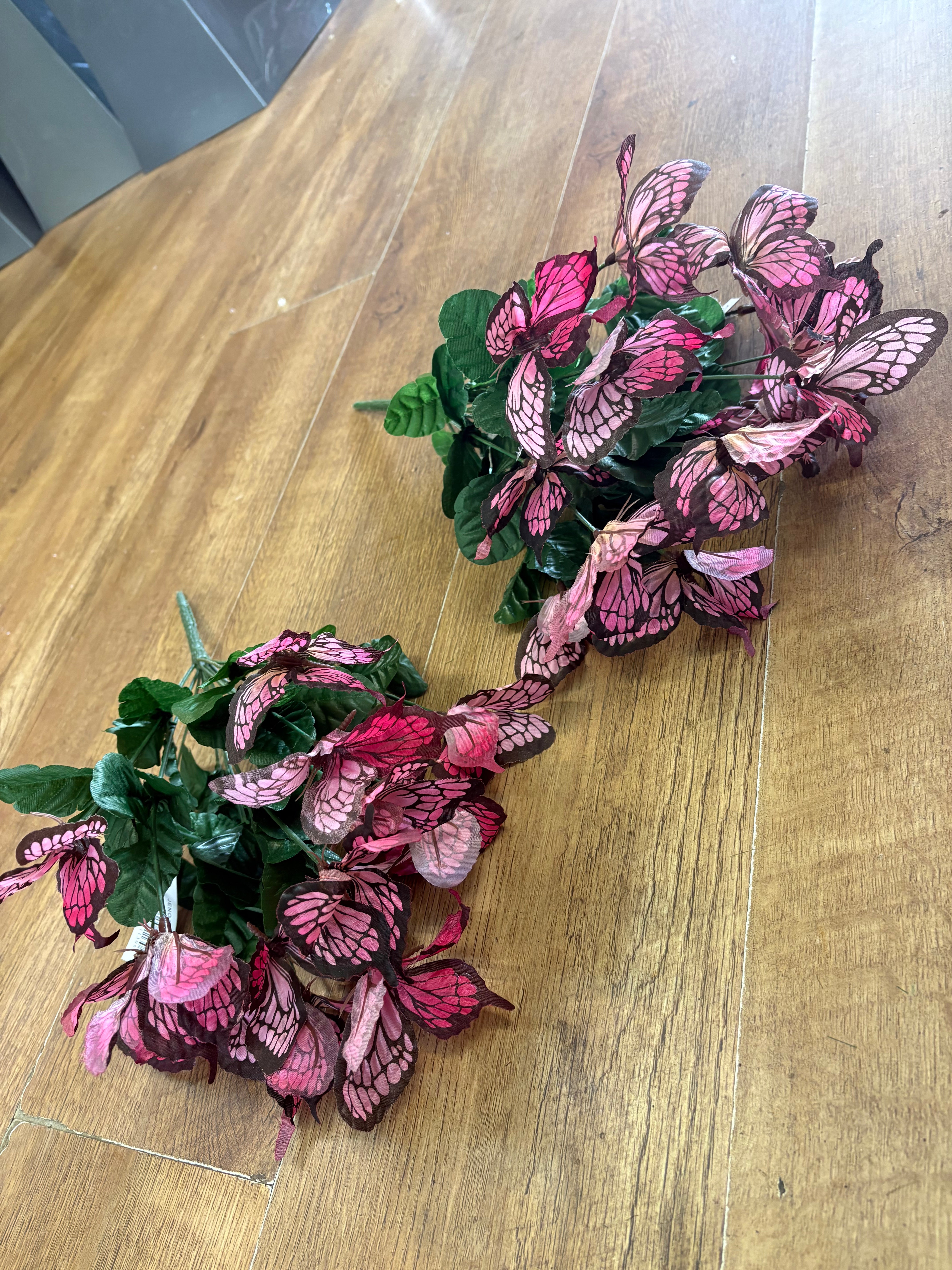 Bundle of 2 big bunches of mixed pink butterflies