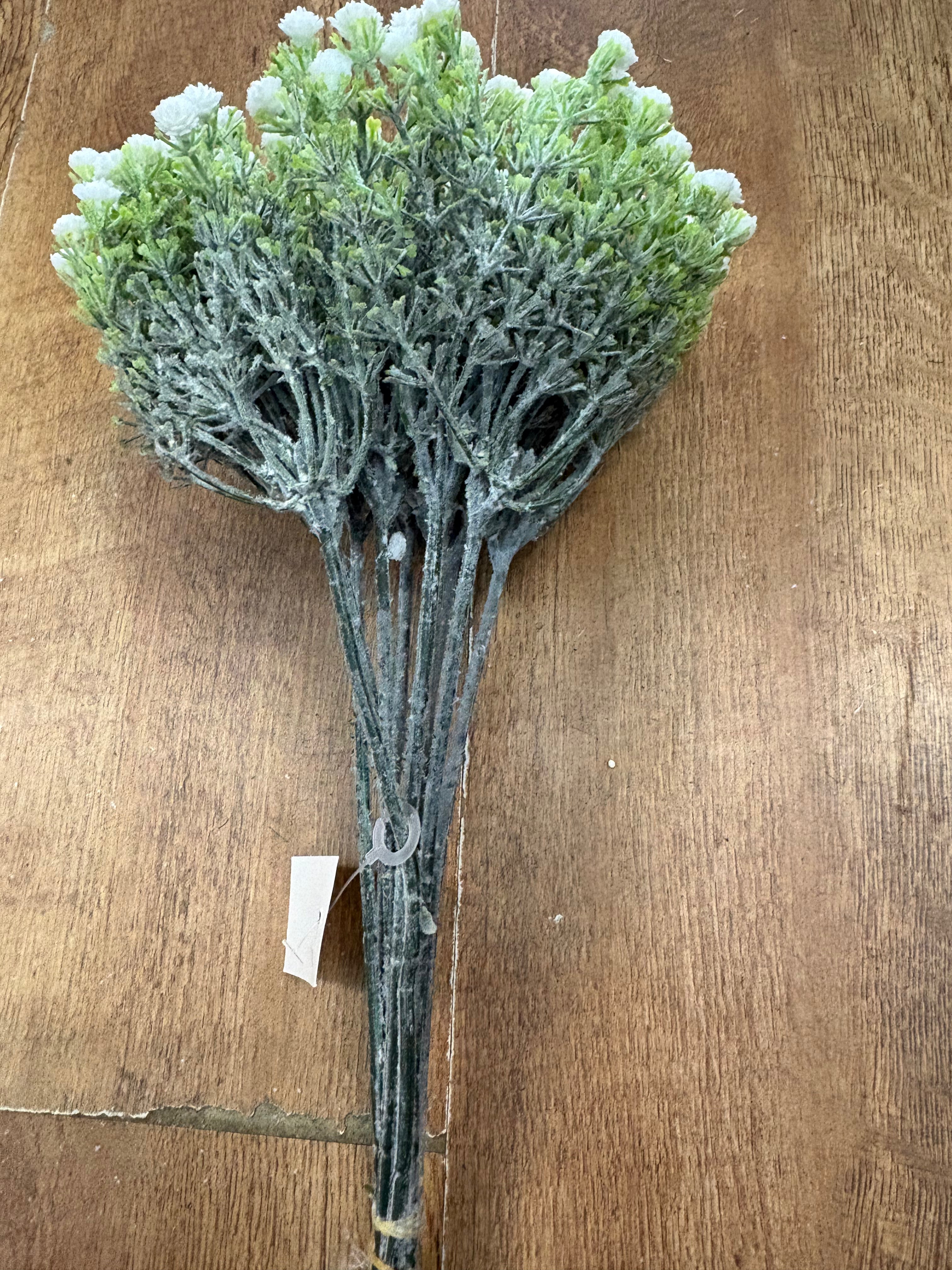 Bundle of 10 white gypsophila picks
