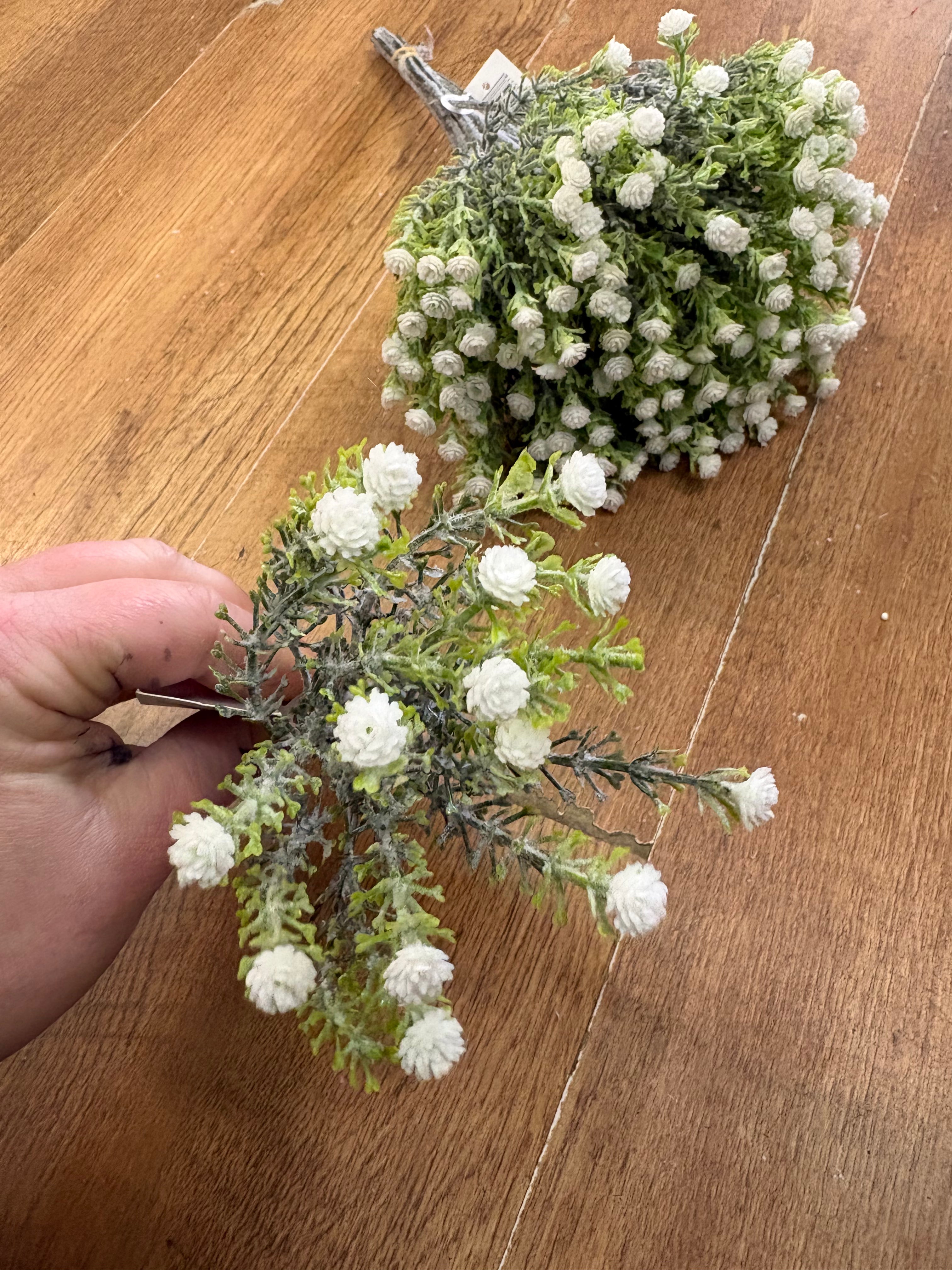 Bundle of 10 white gypsophila picks