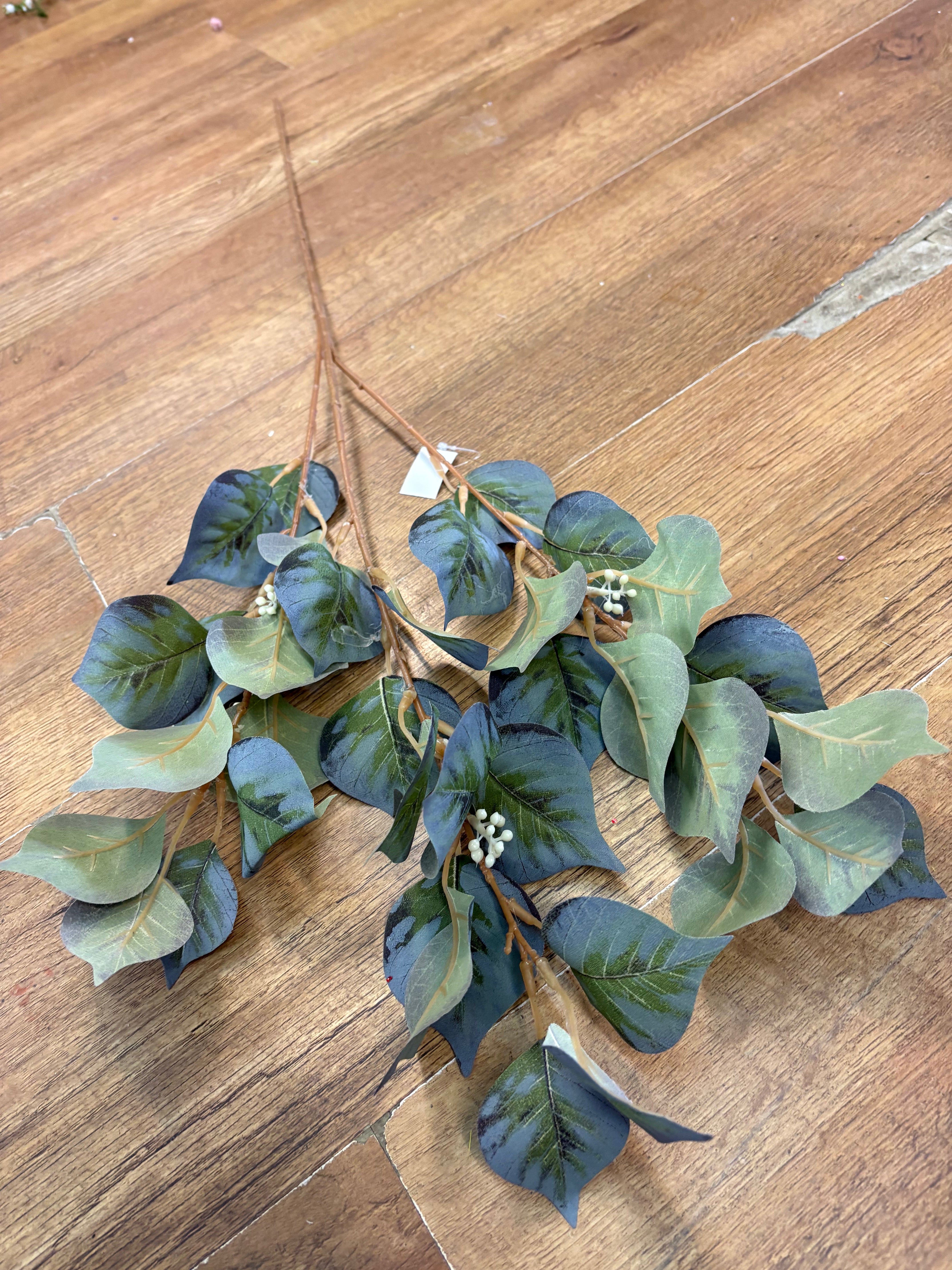 Long stem Noah leaf spray