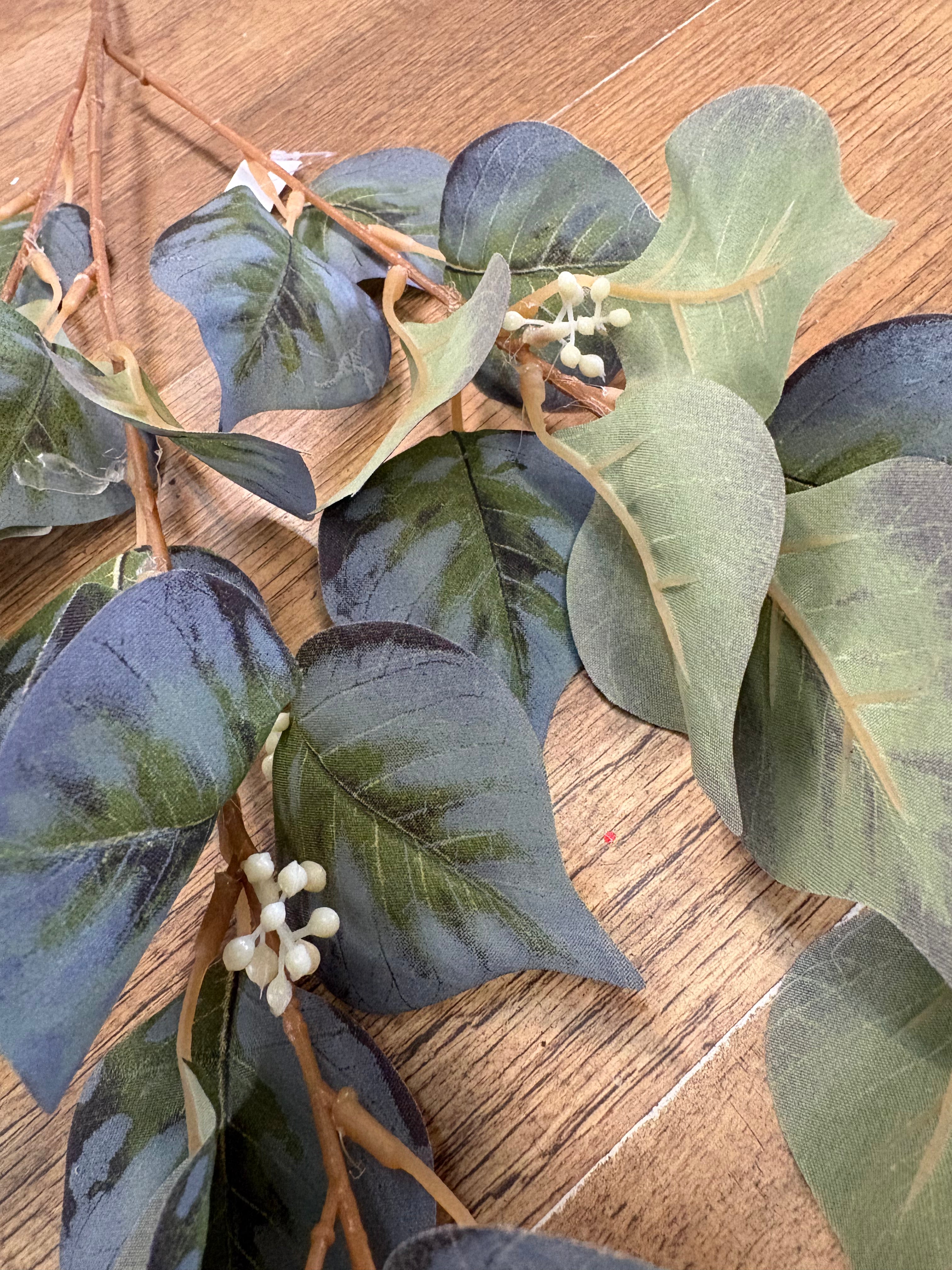 Long stem Noah leaf spray