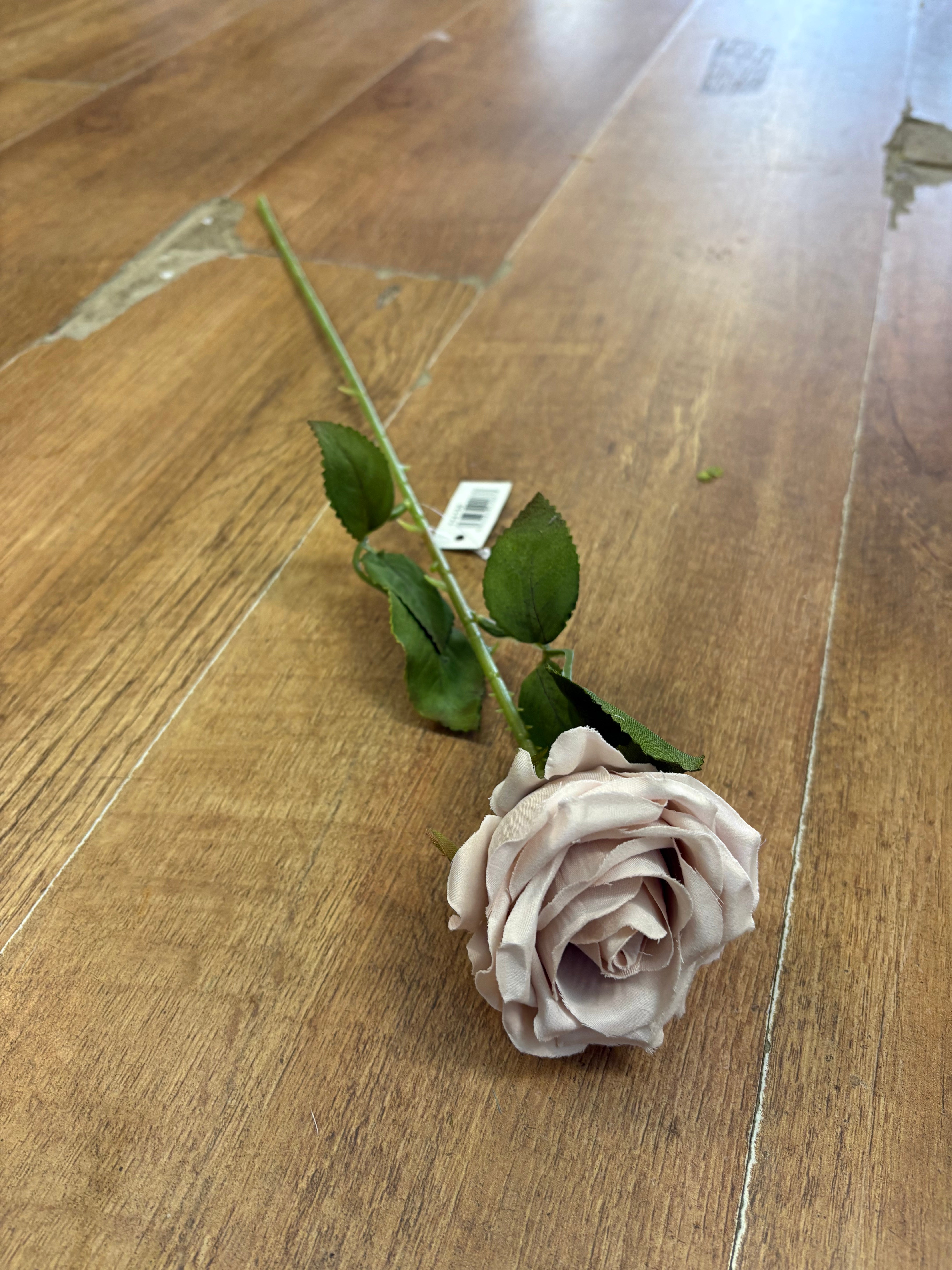 Long stem nude Amira rose (head approx 8cm)