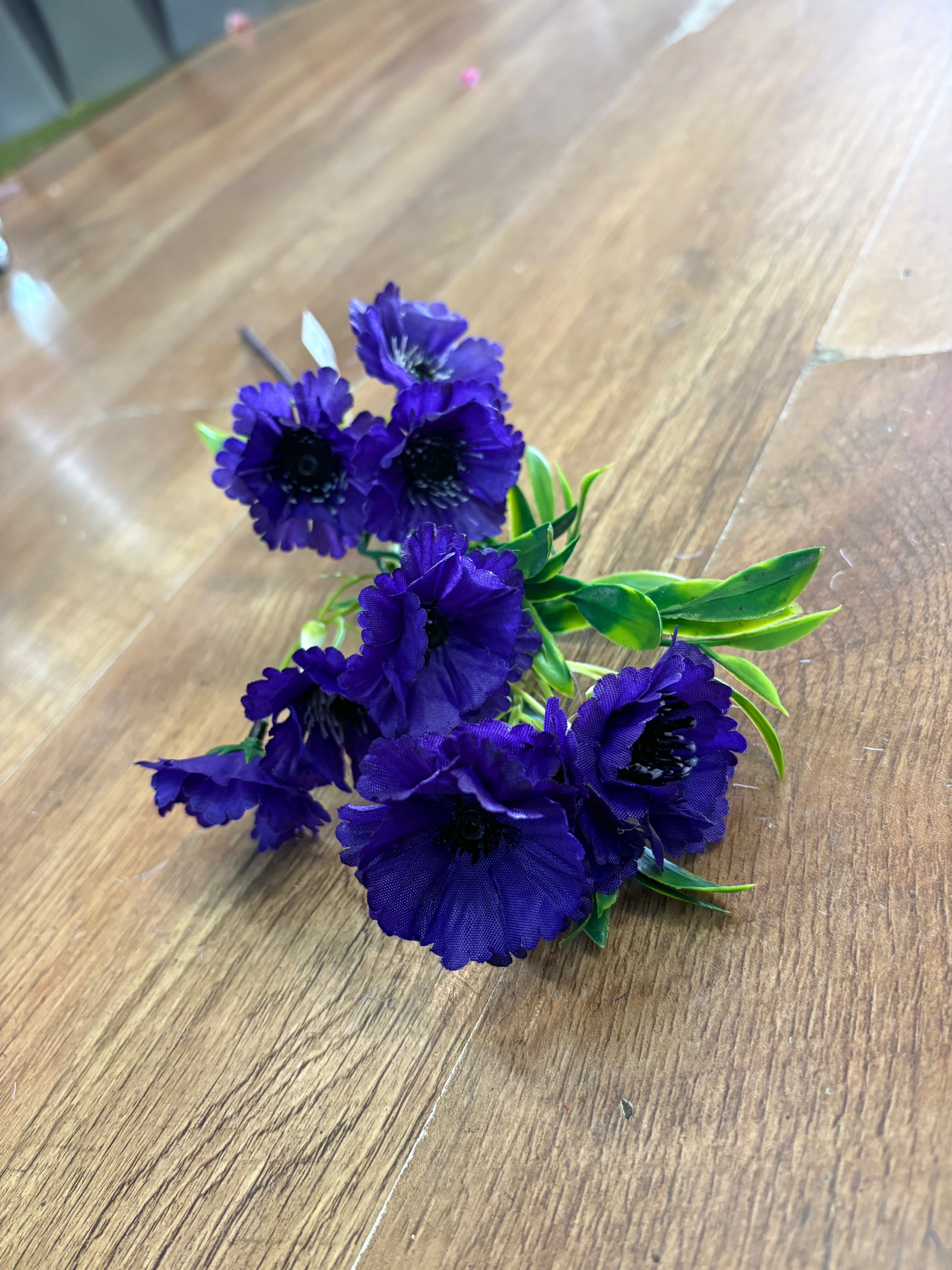 Medium length indigo cornflower stem