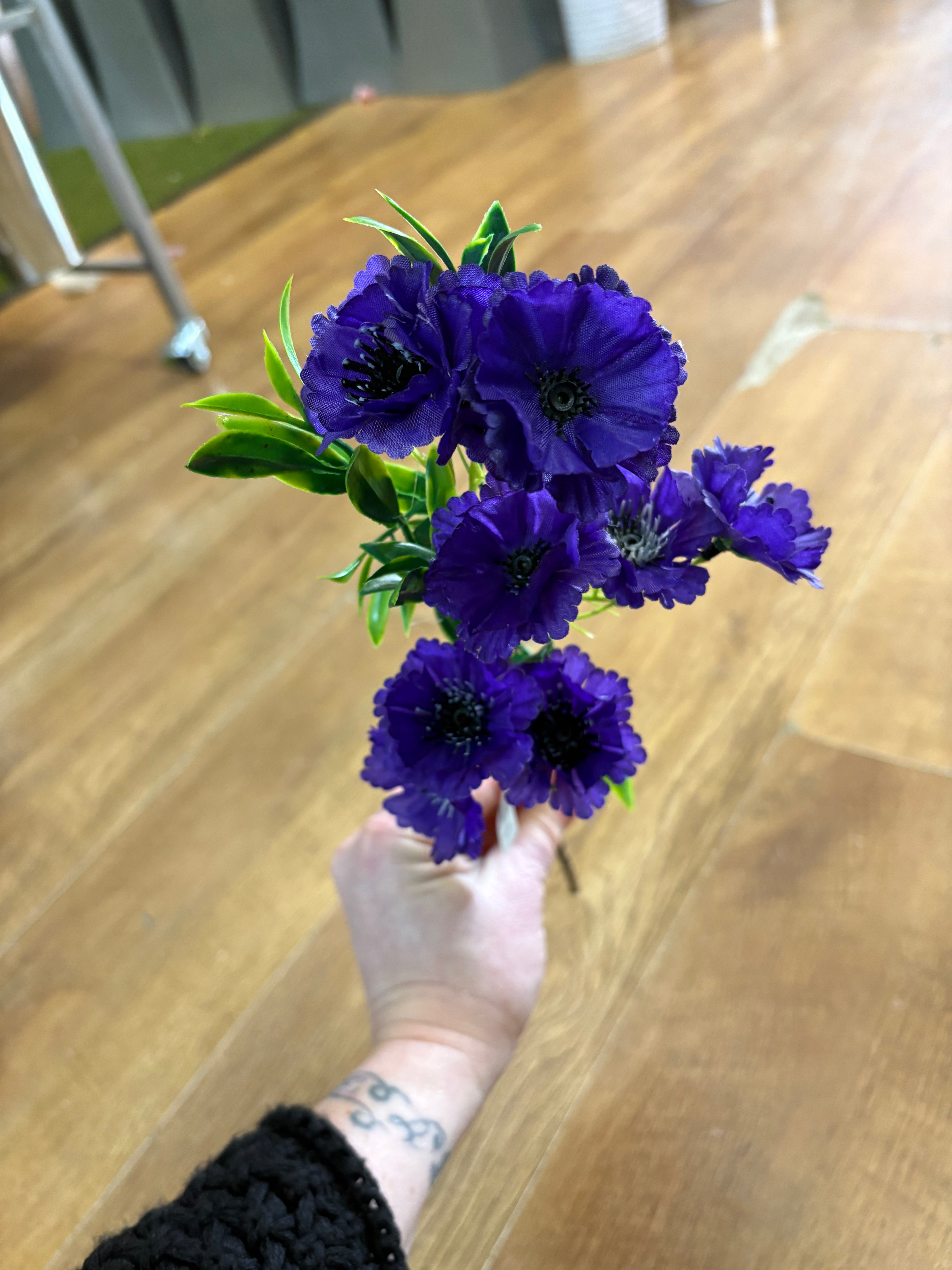 Medium length indigo cornflower stem