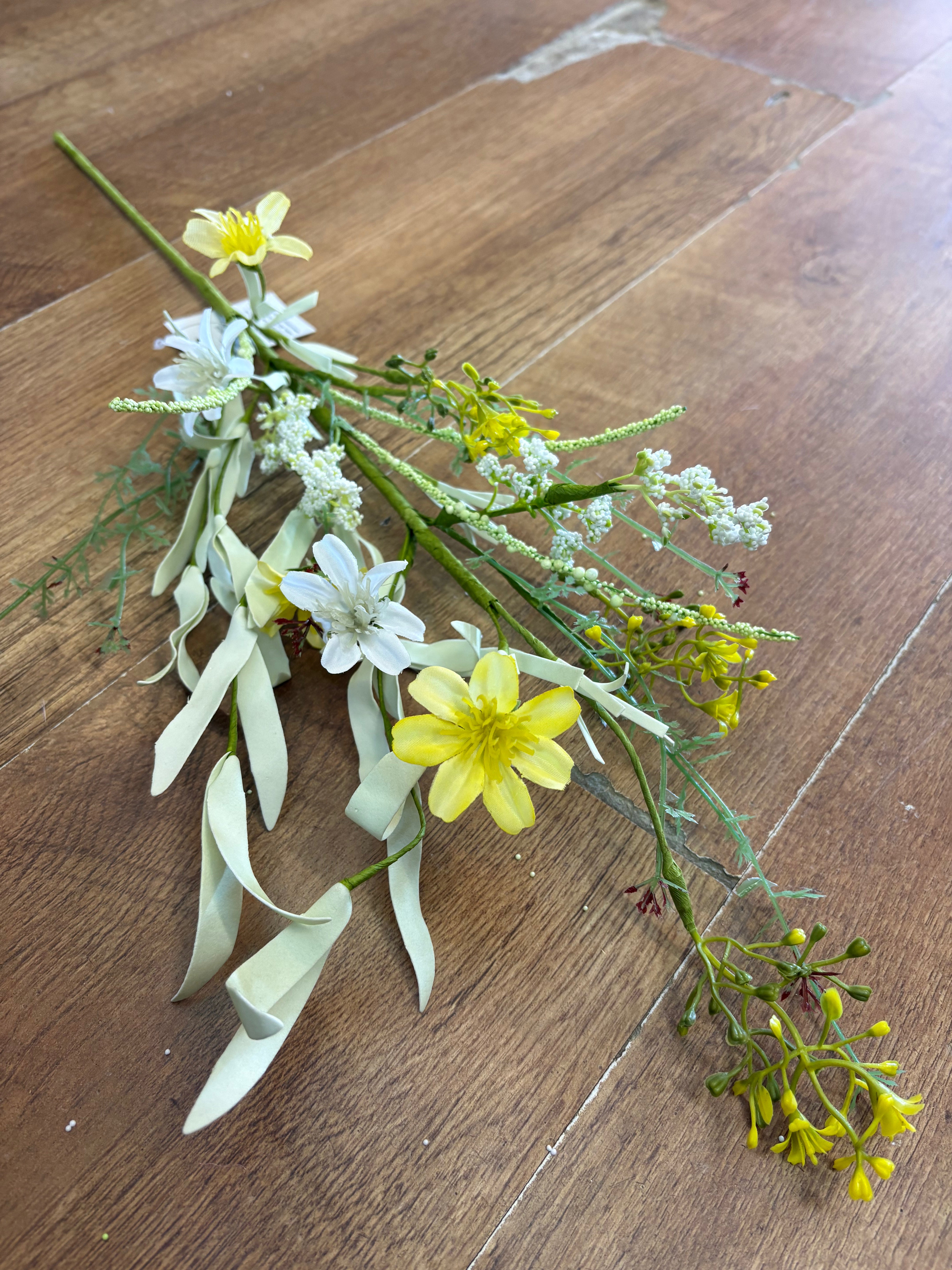 Medium length Yellow and white spring stem