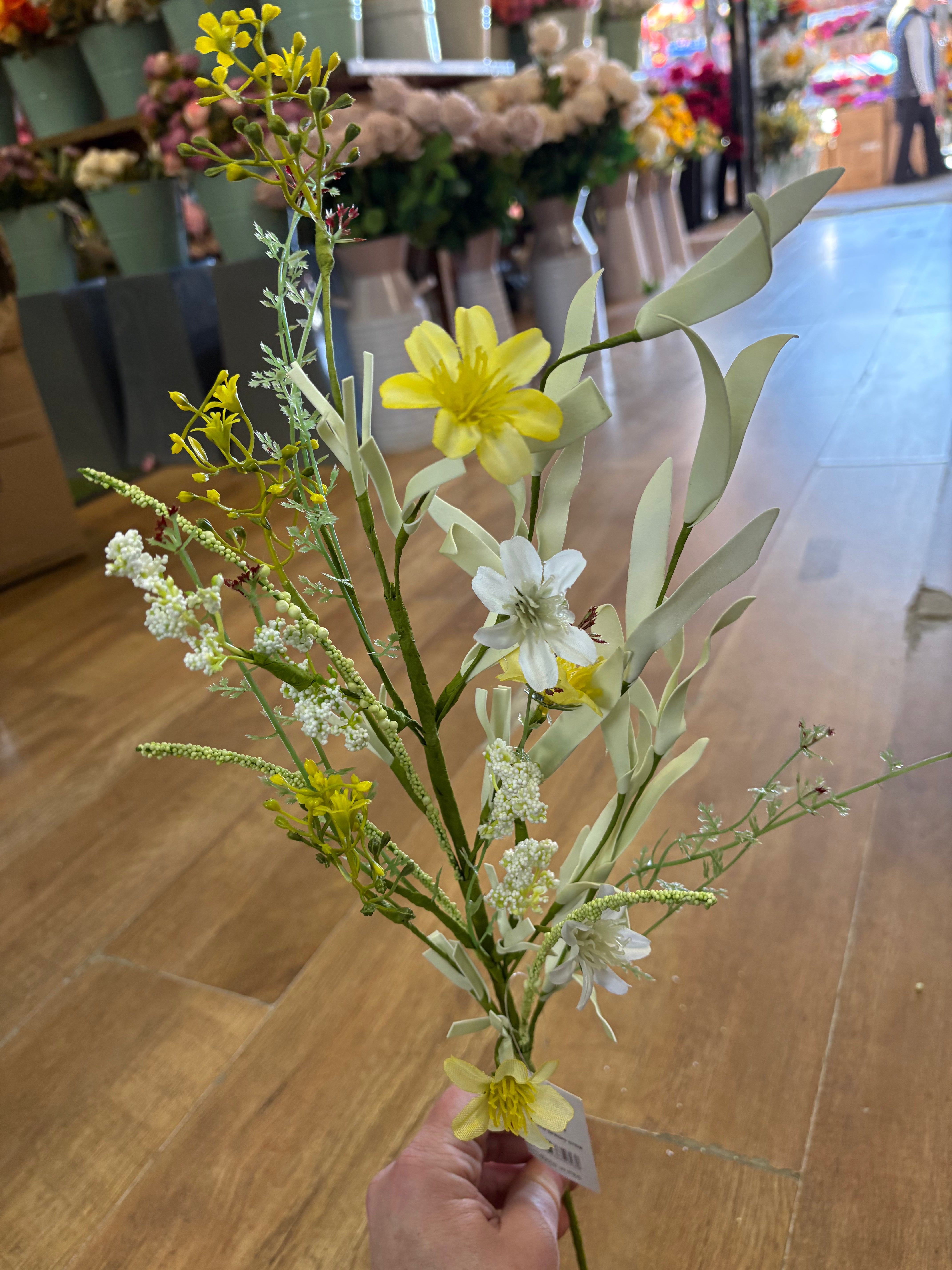 Medium length Yellow and white spring stem