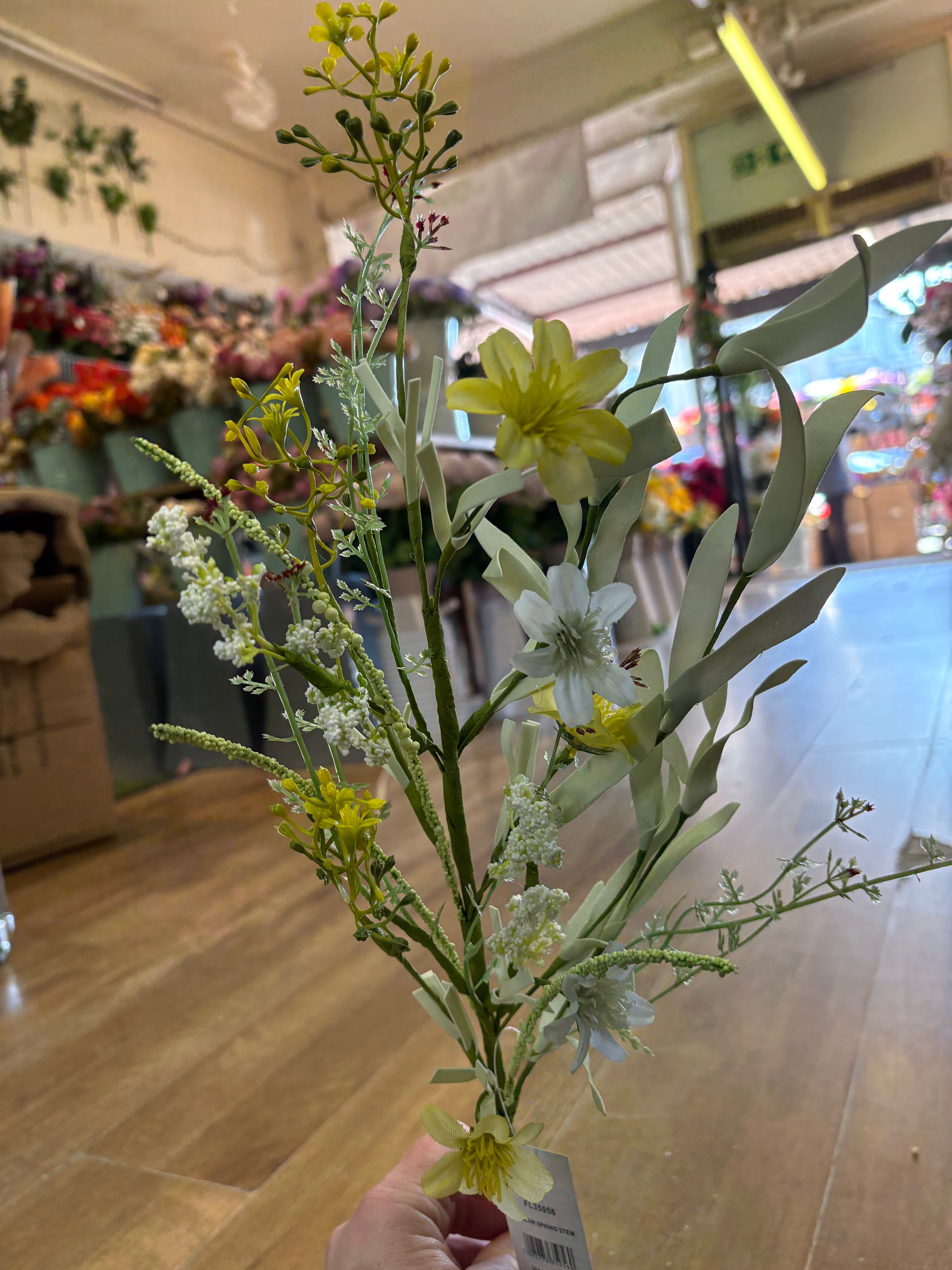 Medium length Yellow and white spring stem