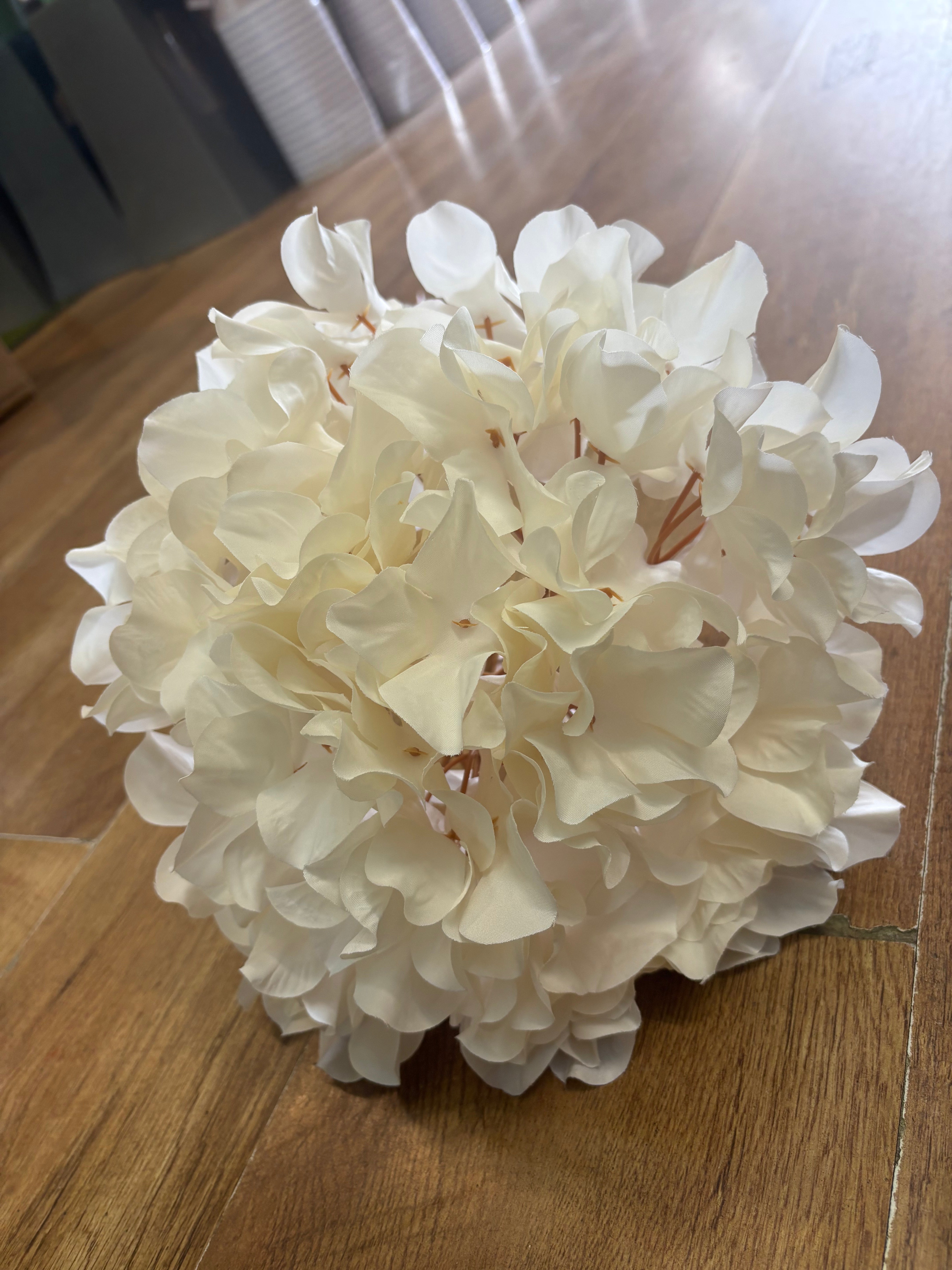 75cm tall cream large hydrangea