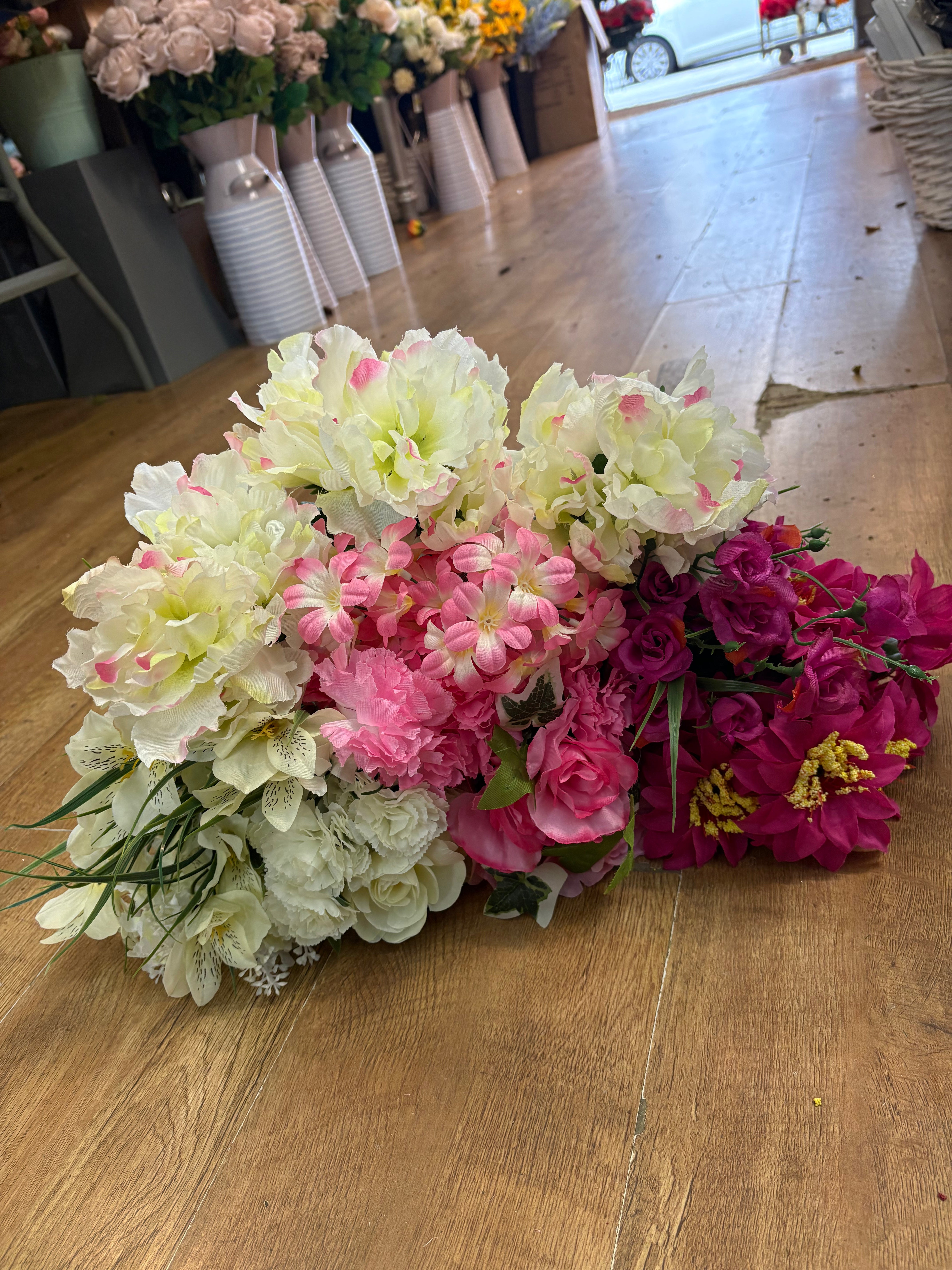 Box 11 - 20 bunches of flowers/foliage