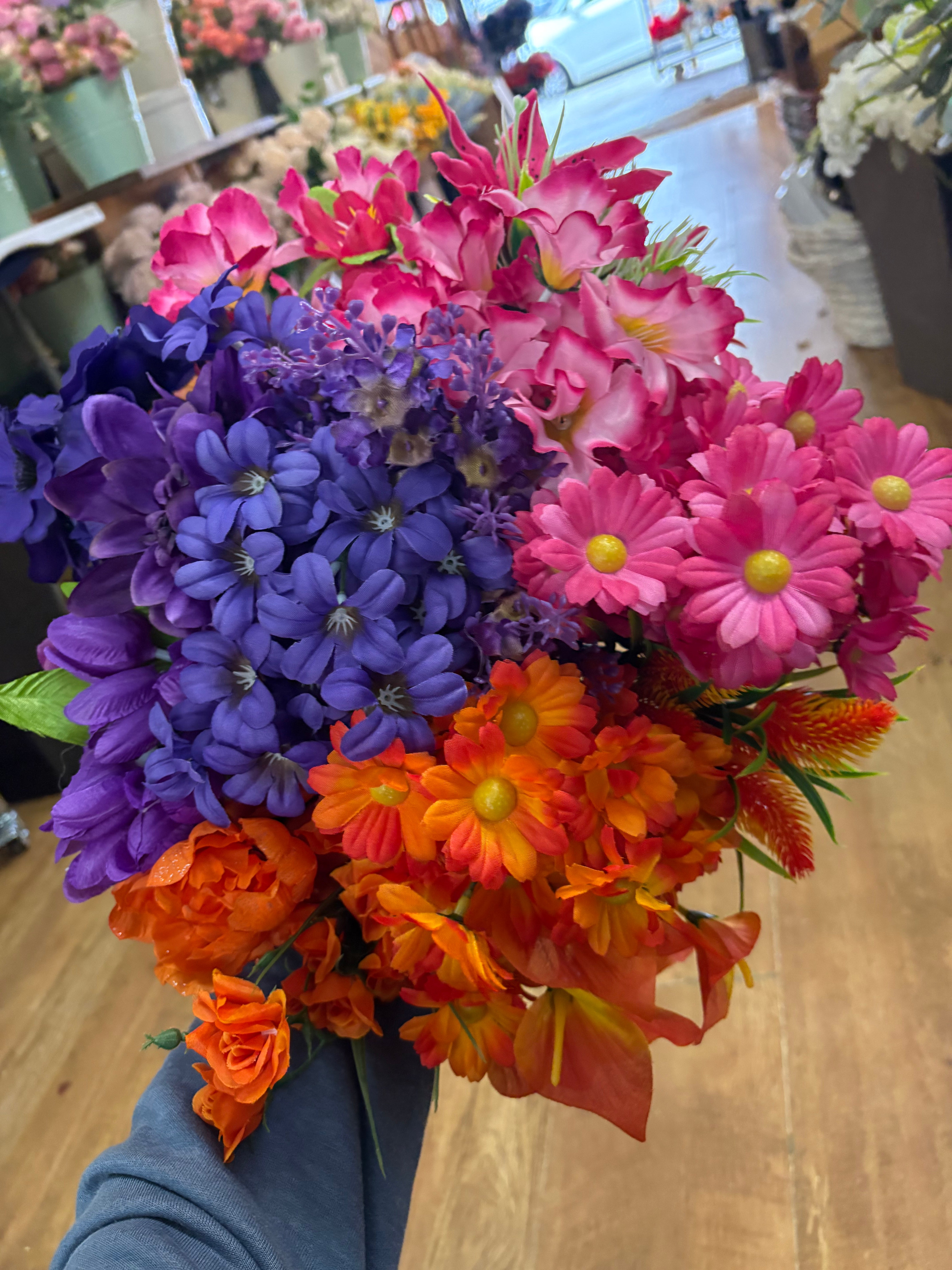 Box 10 - 20 bunches of flowers/foliage
