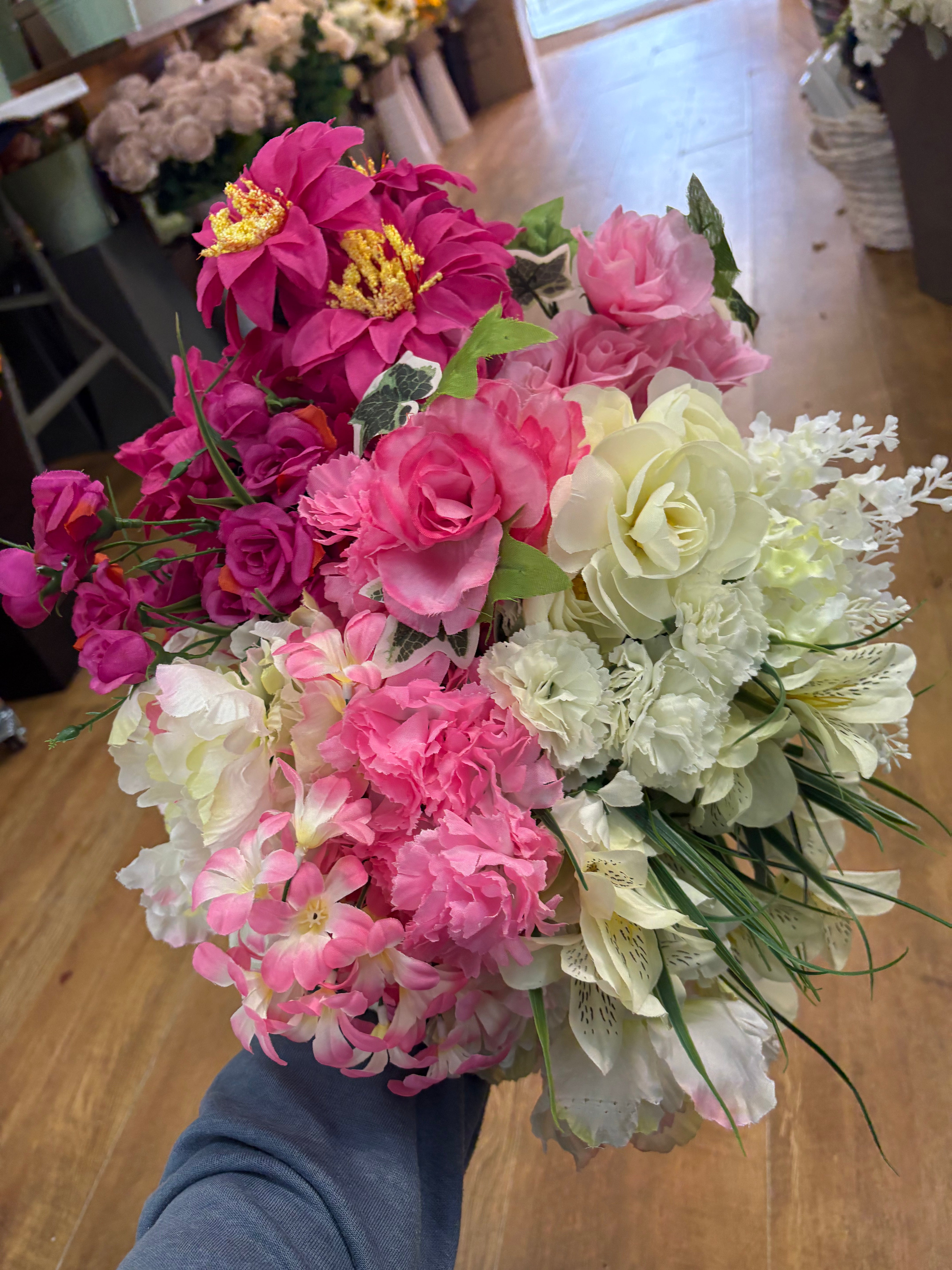 Box 11 - 20 bunches of flowers/foliage
