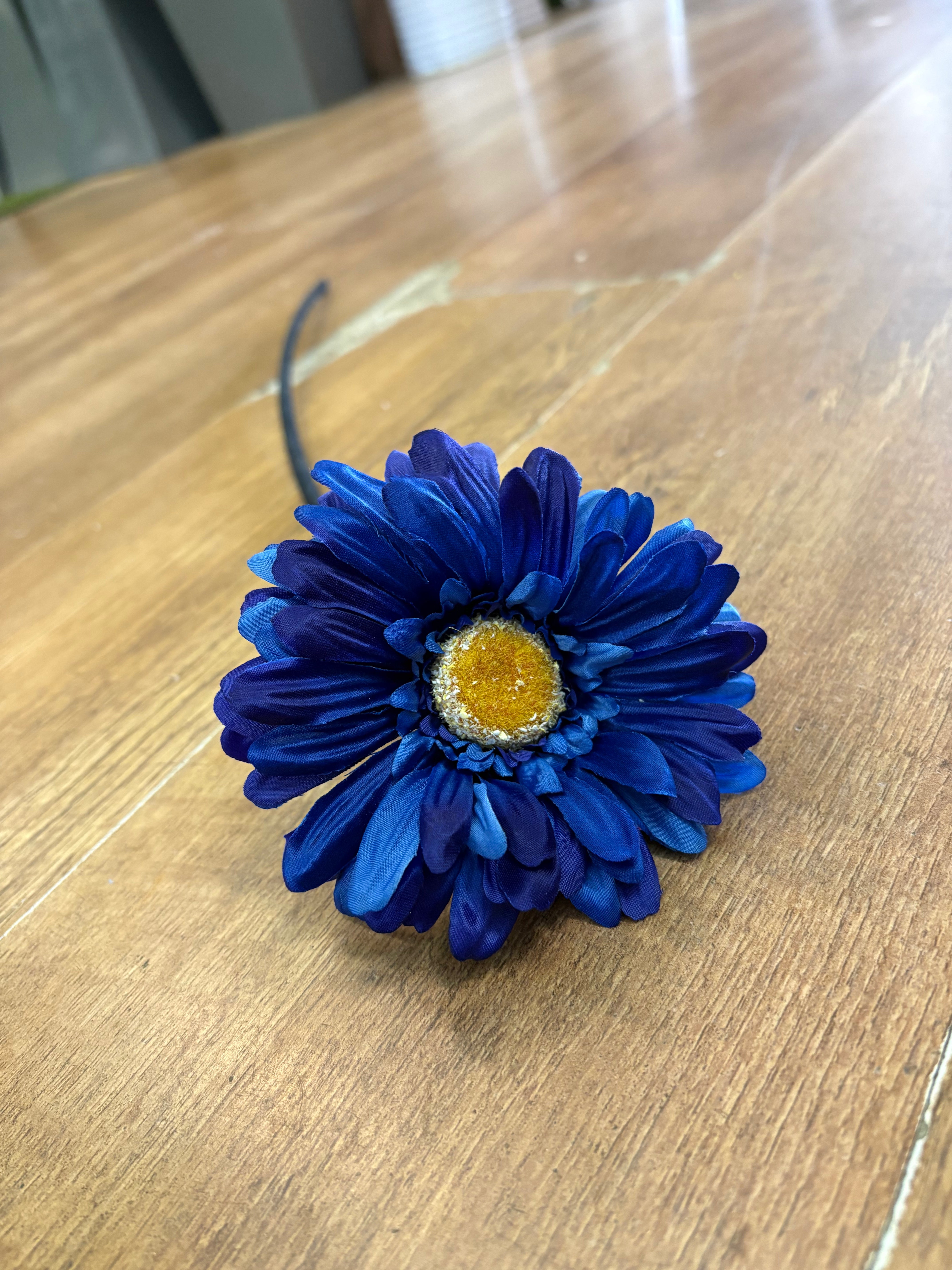 Royal blue single gerbera