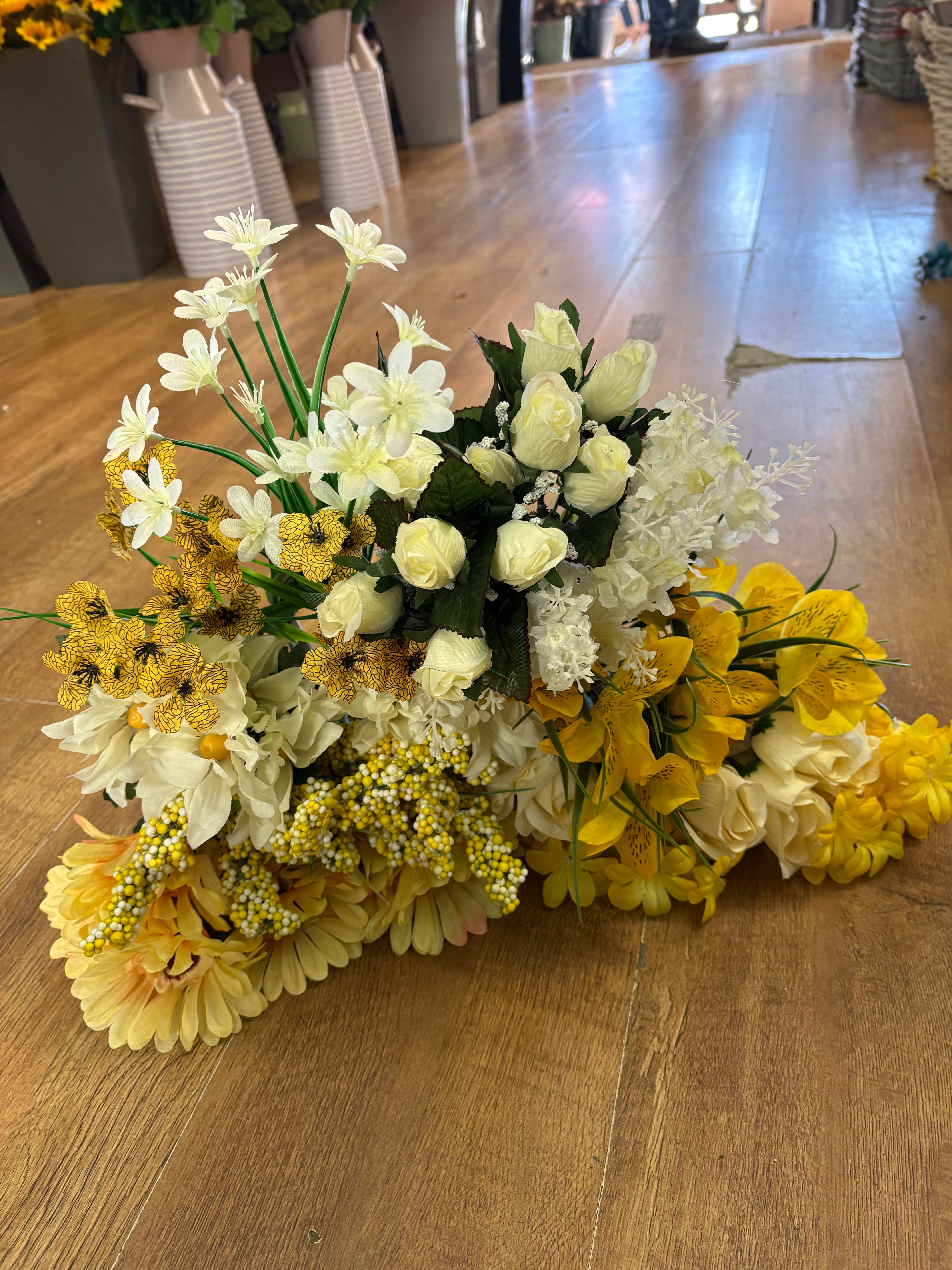 Box 7 - 20 bunches of flowers/foliage