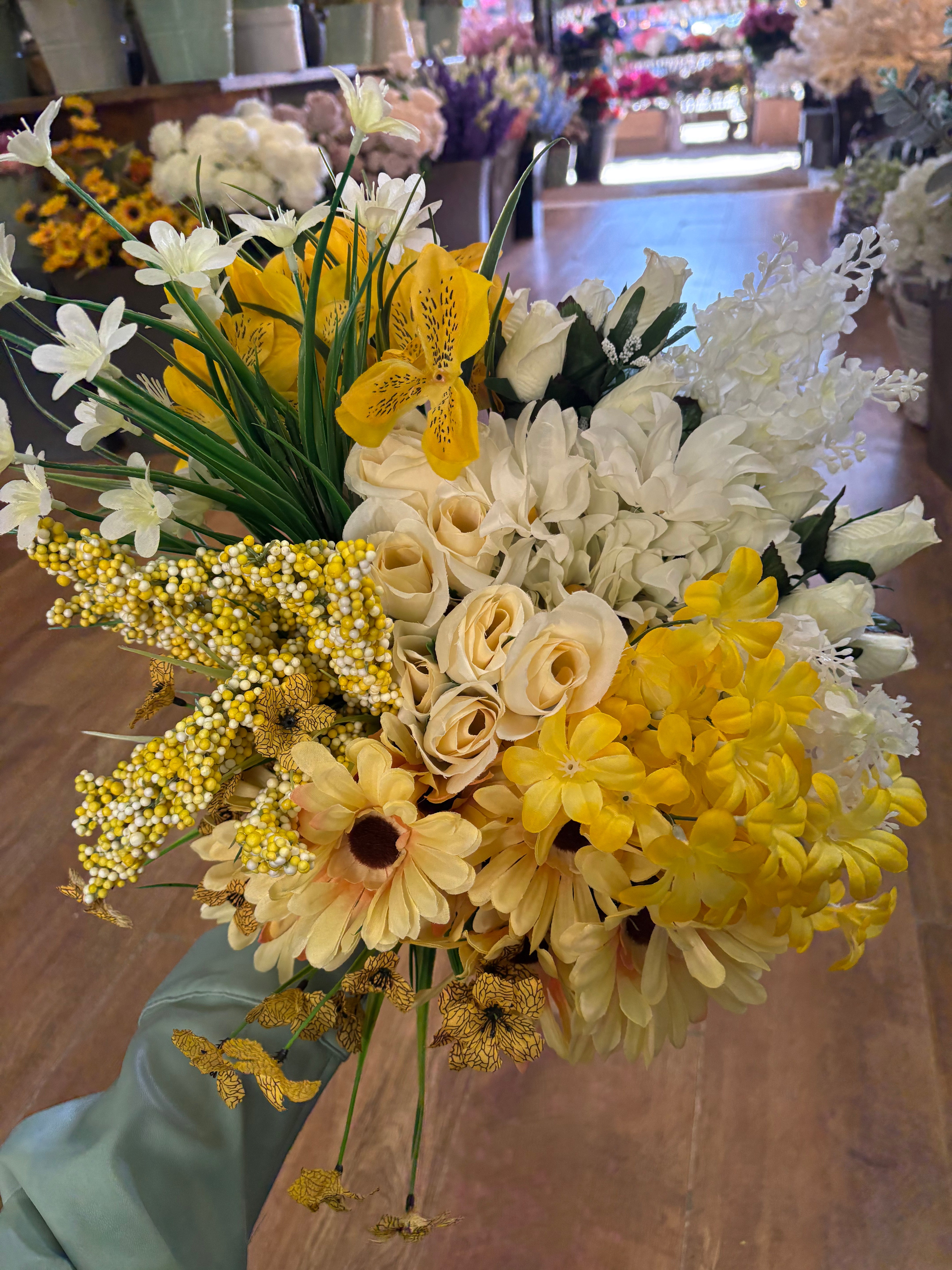 Box 7 - 20 bunches of flowers/foliage
