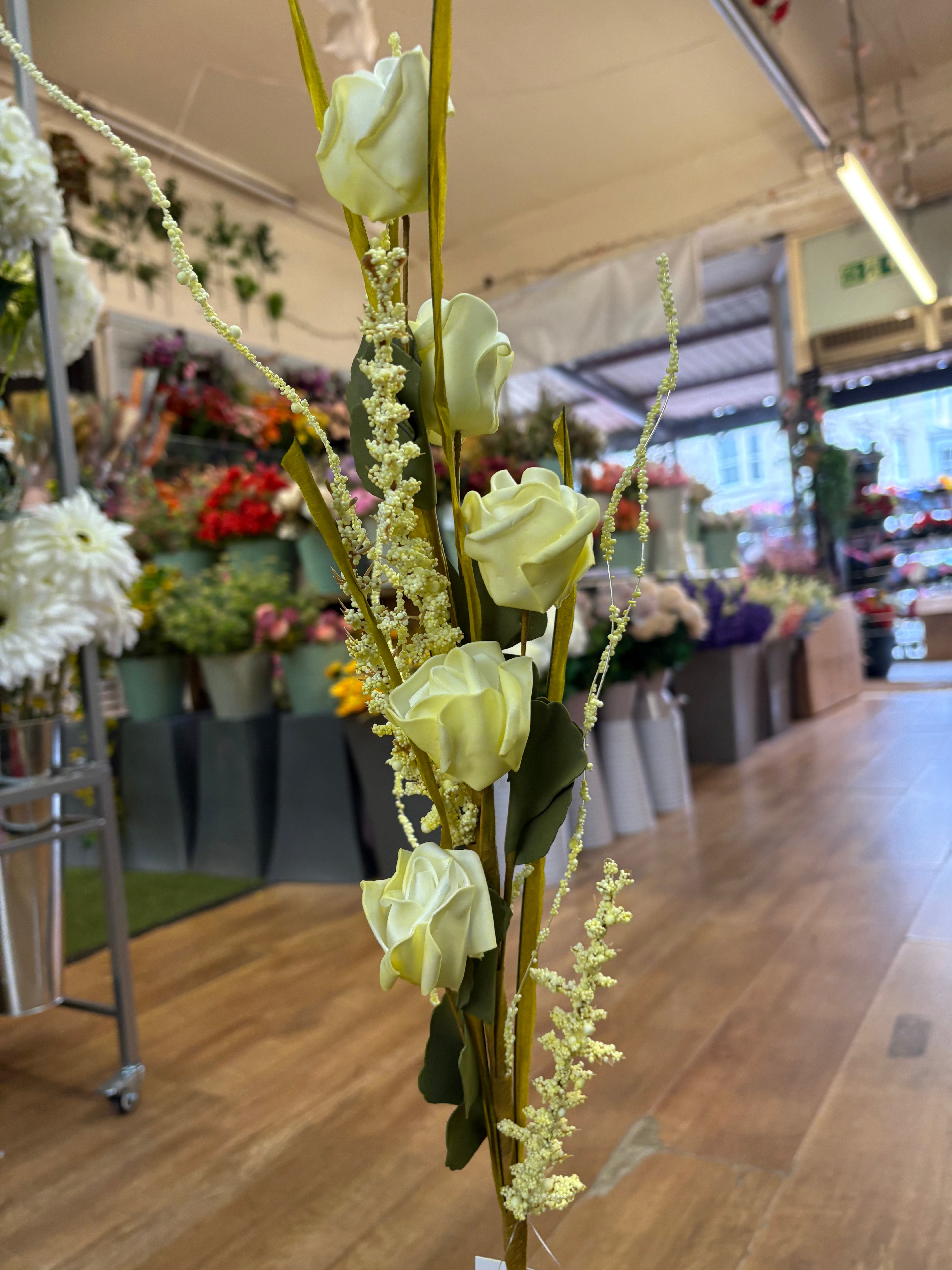 Long stem yellow rose mix spray