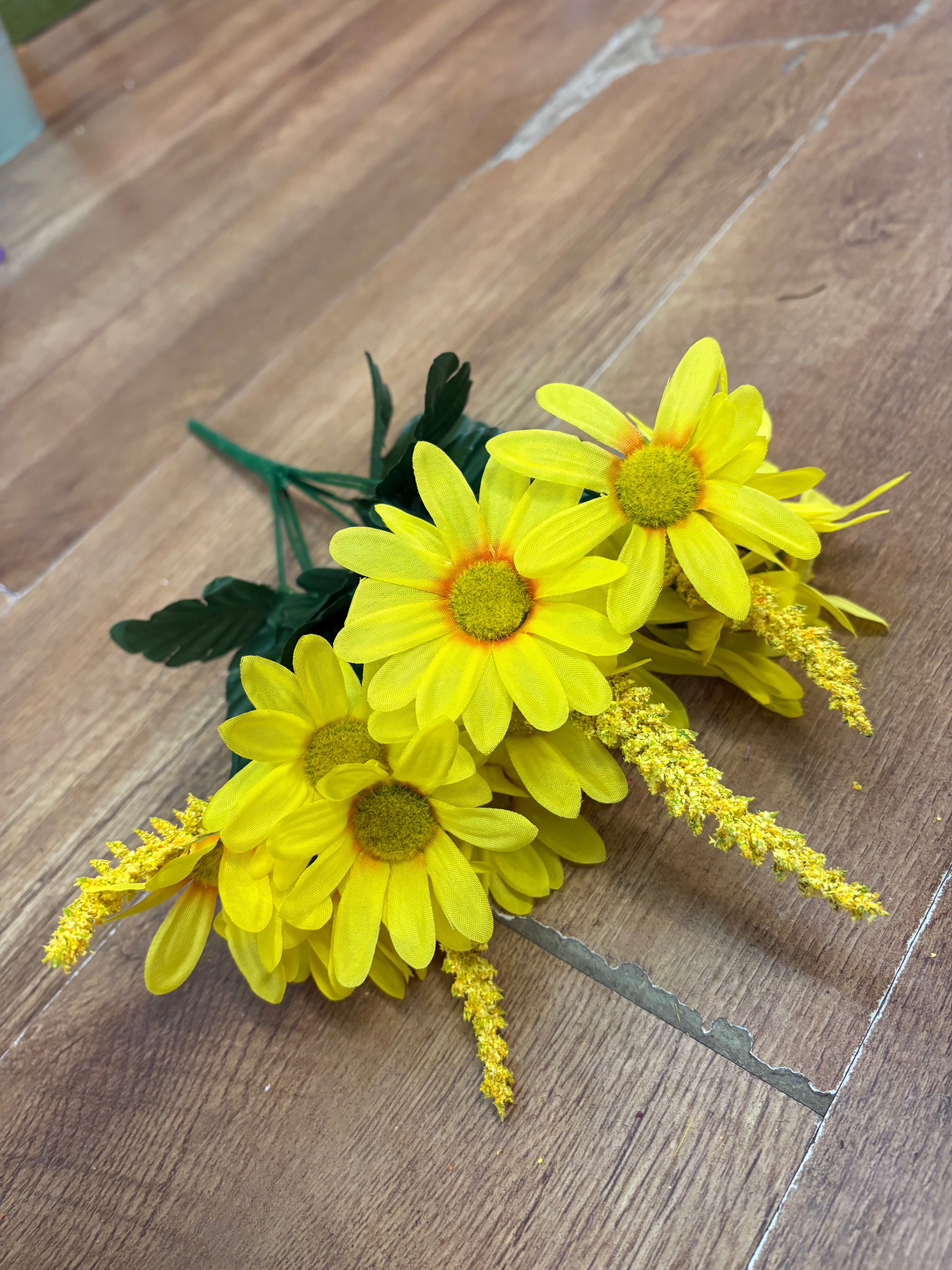 Daisy and foxtail bush - 2 colours available