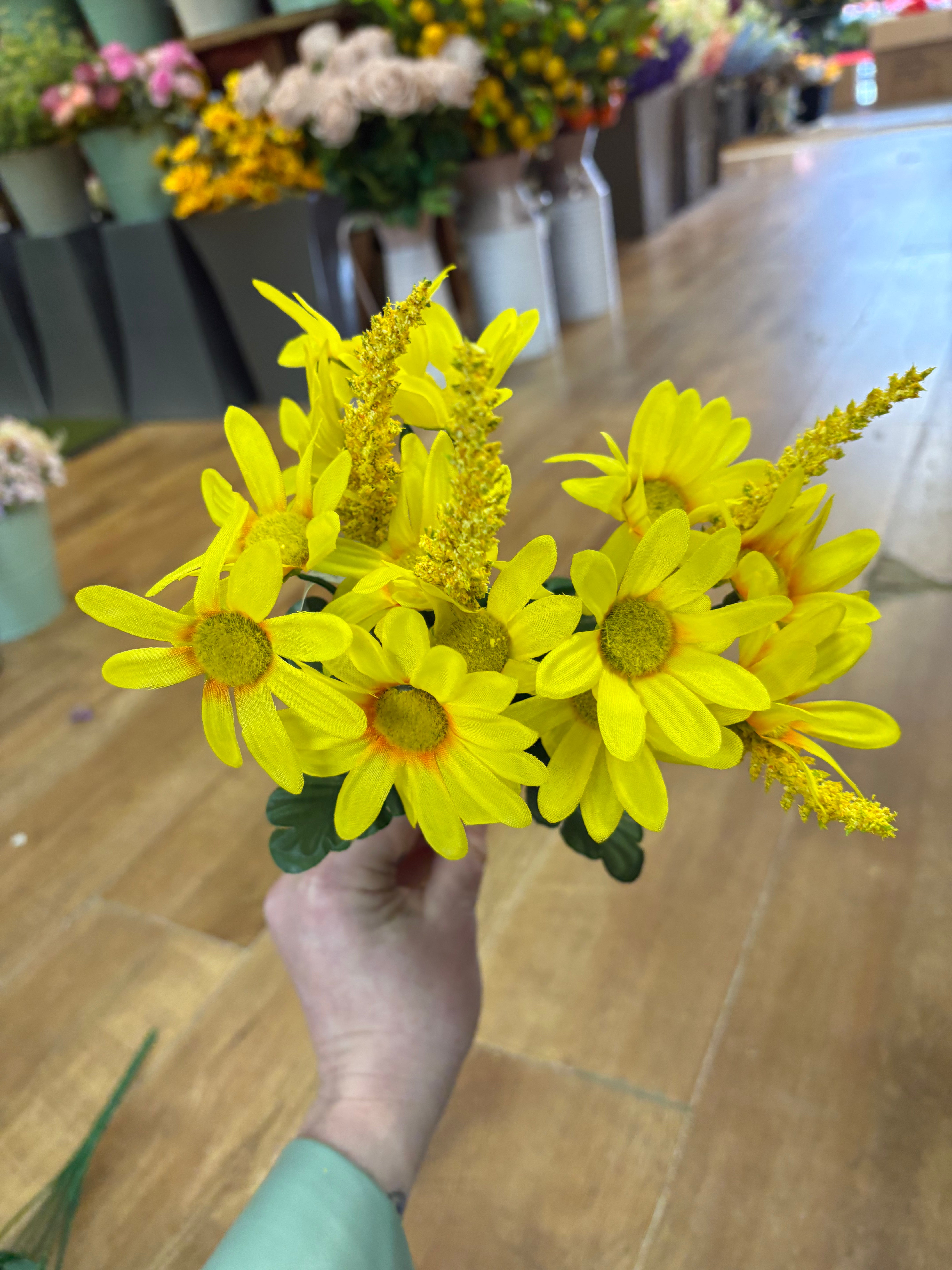 Daisy and foxtail bush - 2 colours available