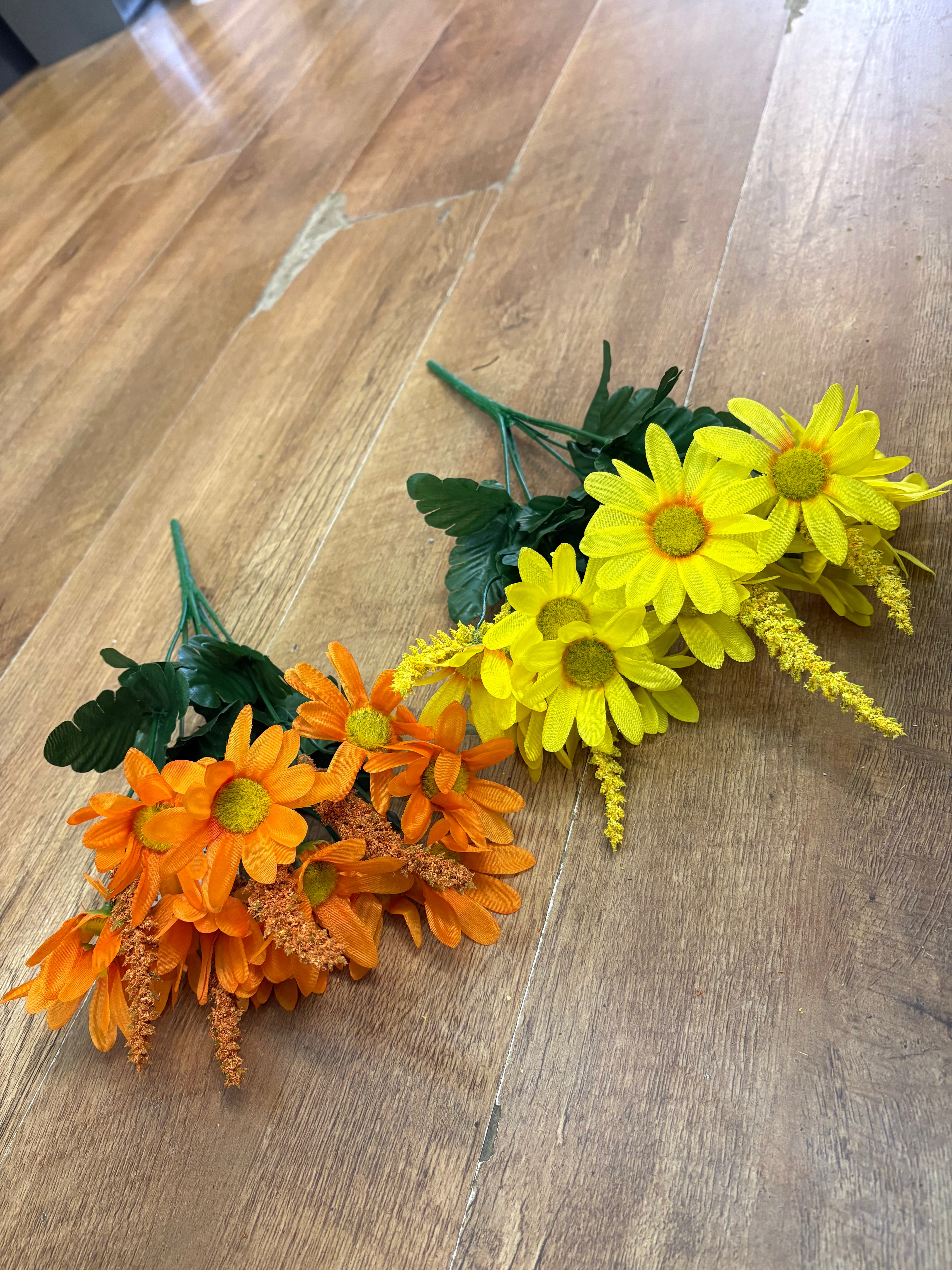 Daisy and foxtail bush - 2 colours available