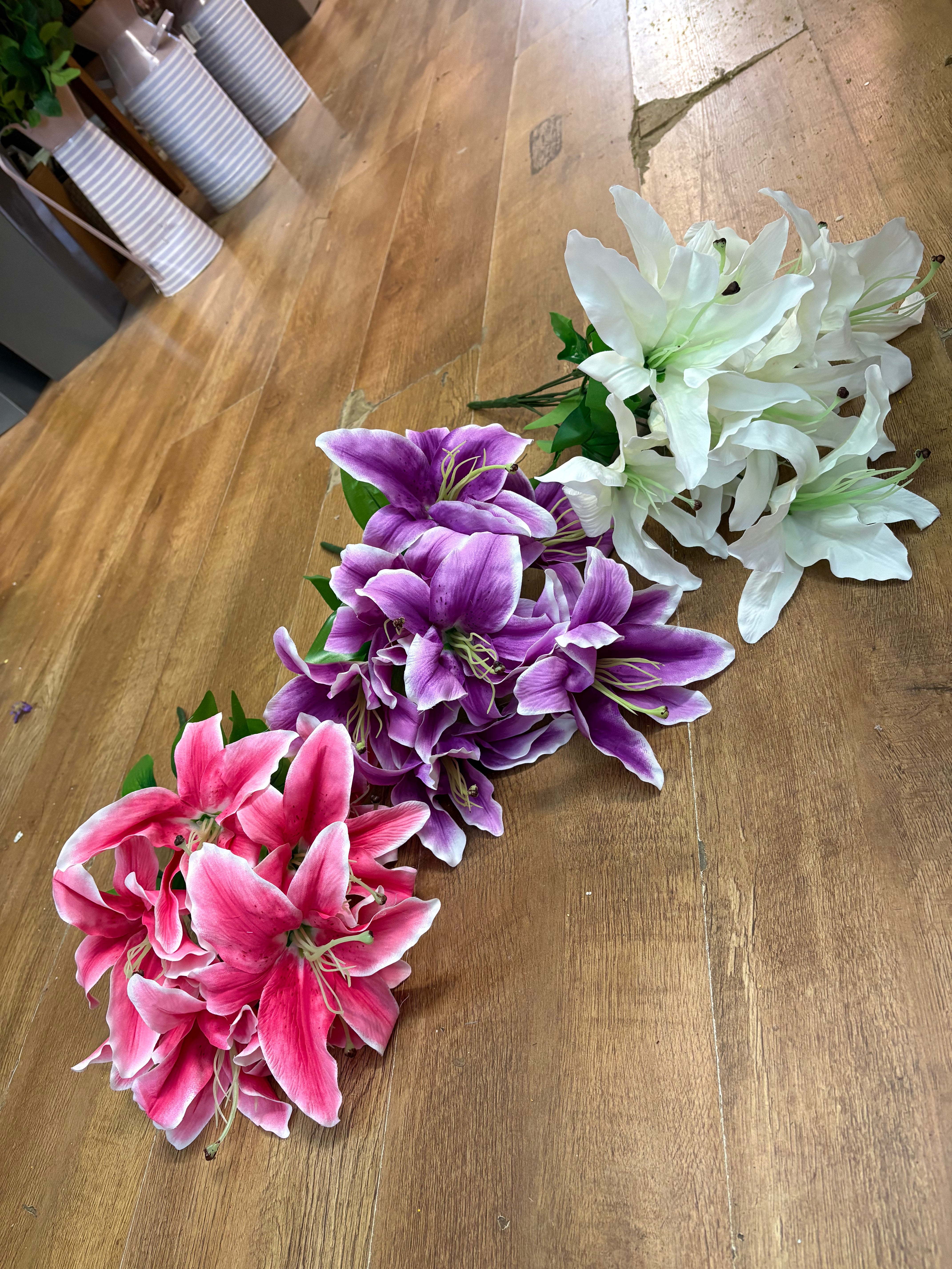 Large 9 headed lily bouquet - 3 colours available