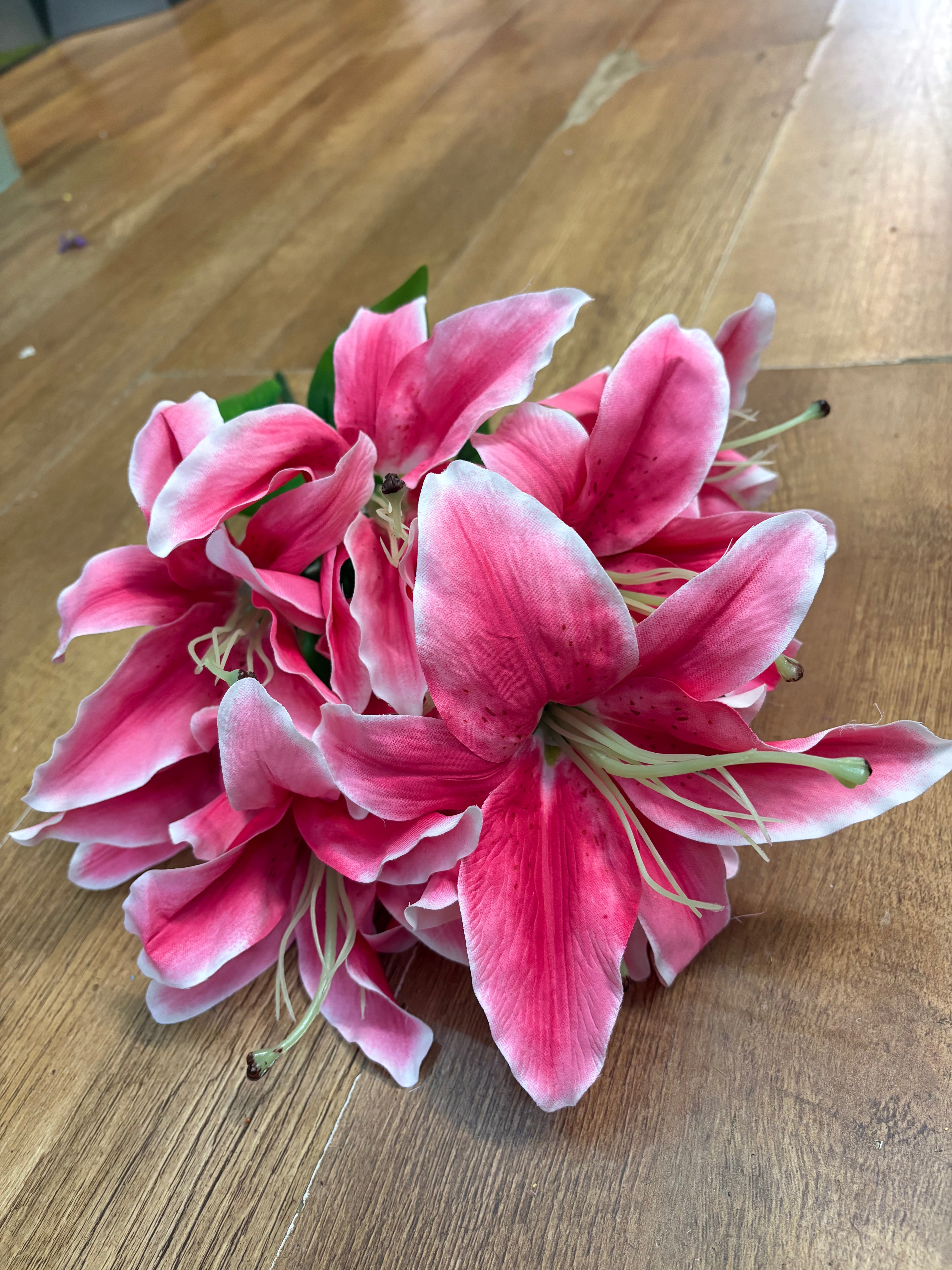 Large 9 headed lily bouquet - 3 colours available