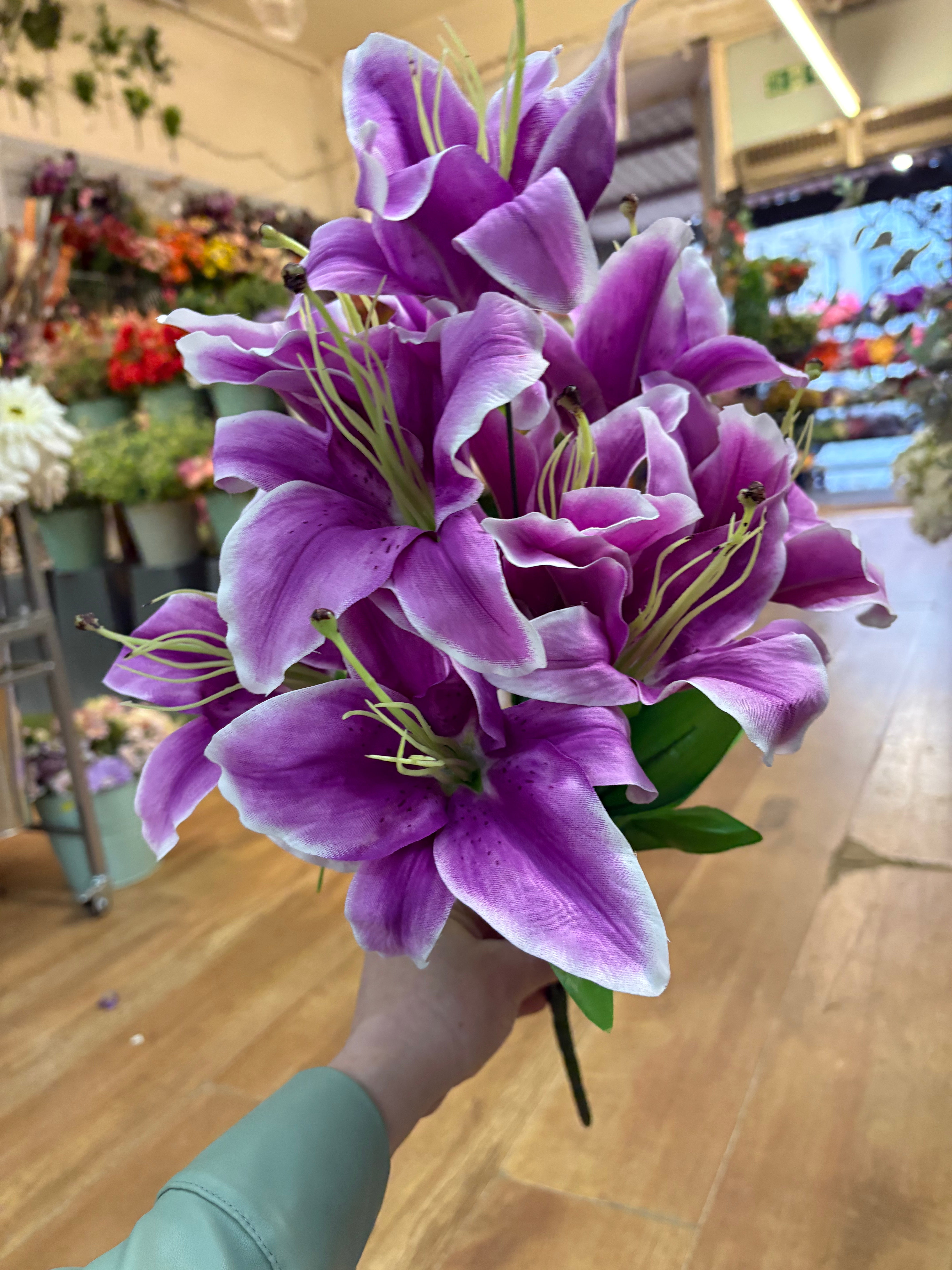 Large 9 headed lily bouquet - 3 colours available