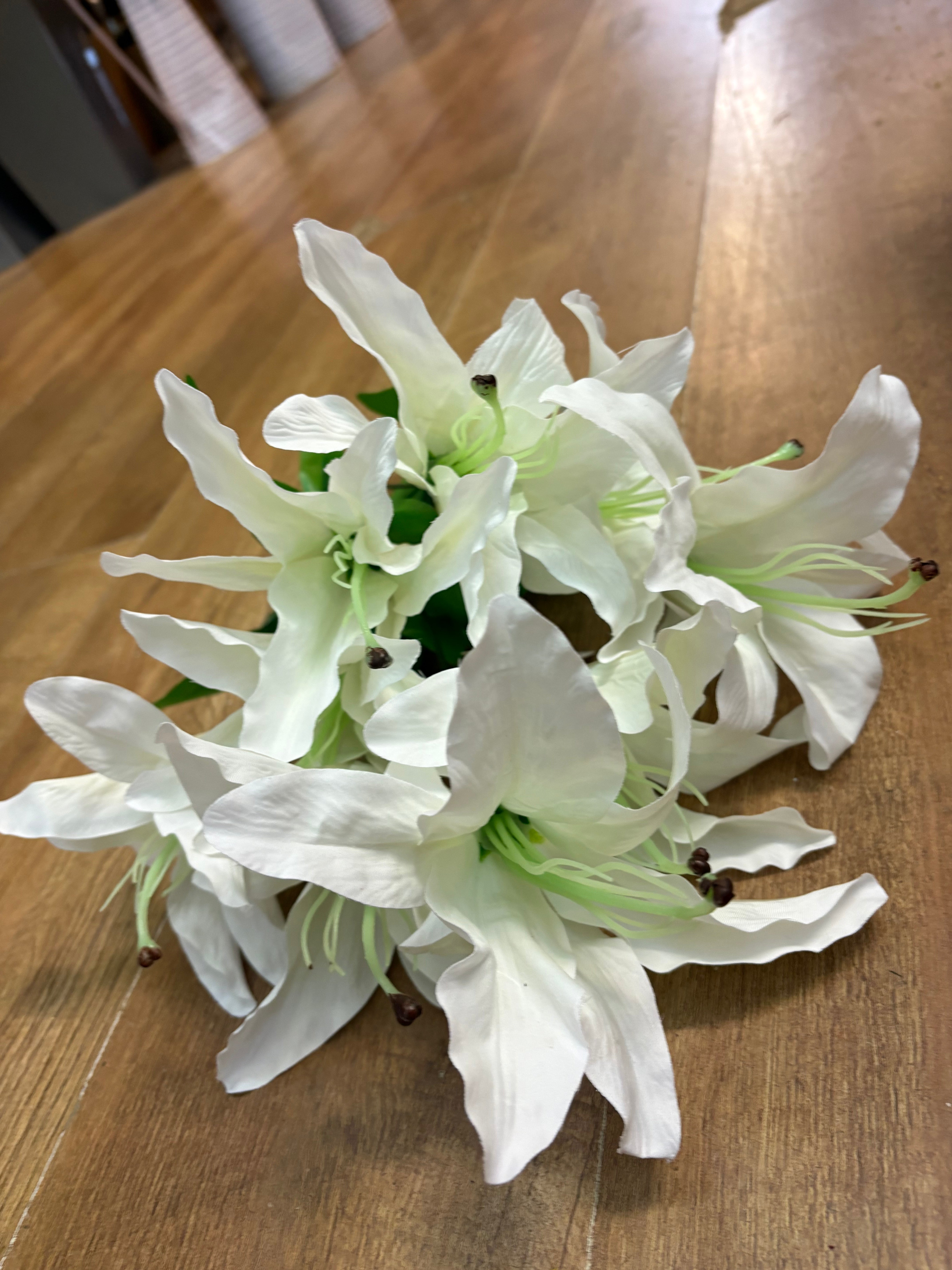 Large 9 headed lily bouquet - 3 colours available
