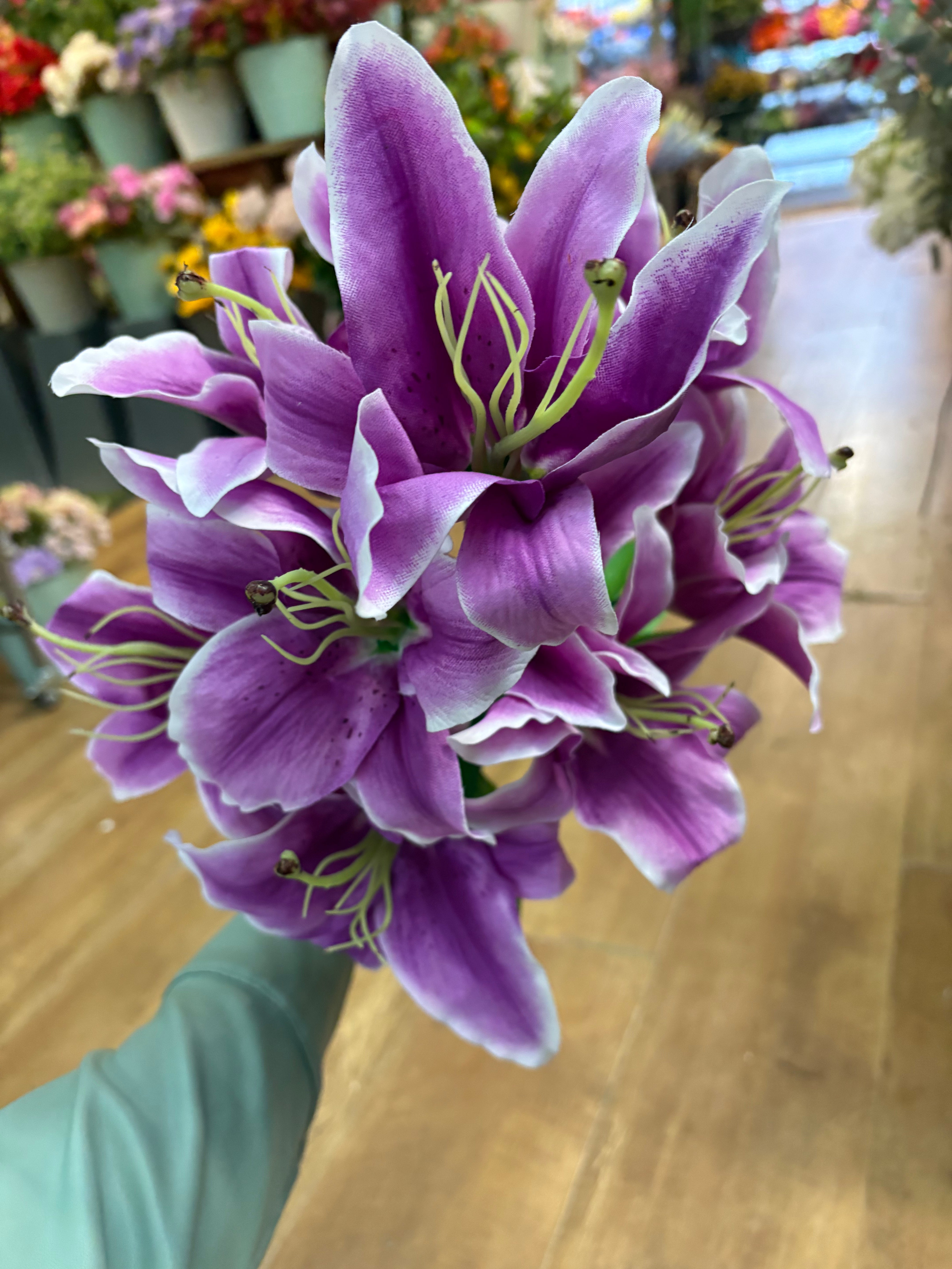 Large 9 headed lily bouquet - 3 colours available