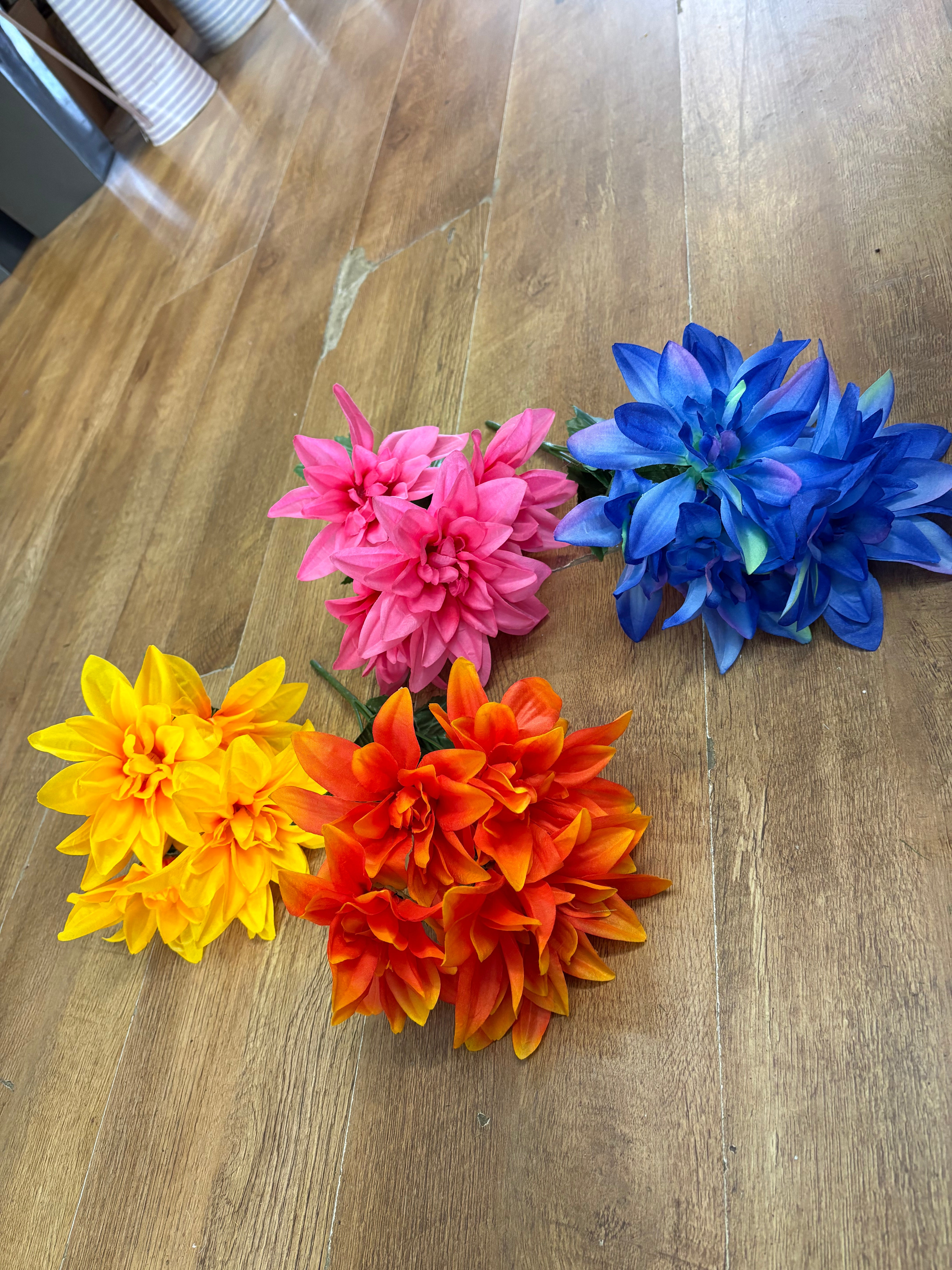 Dahlia bush - 4 colours available
