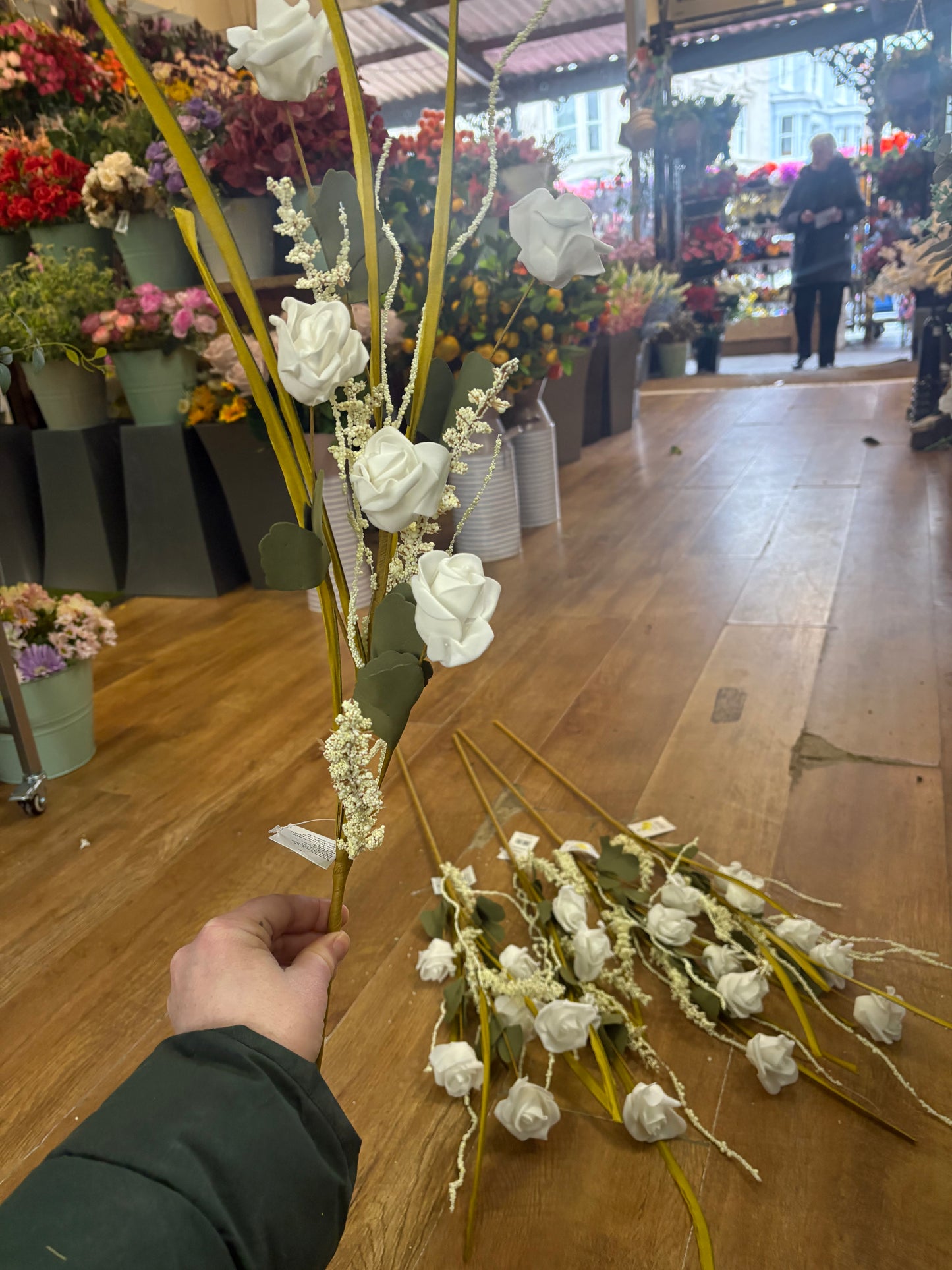 Bundle of 5 Long stem white and cream rose mix spray