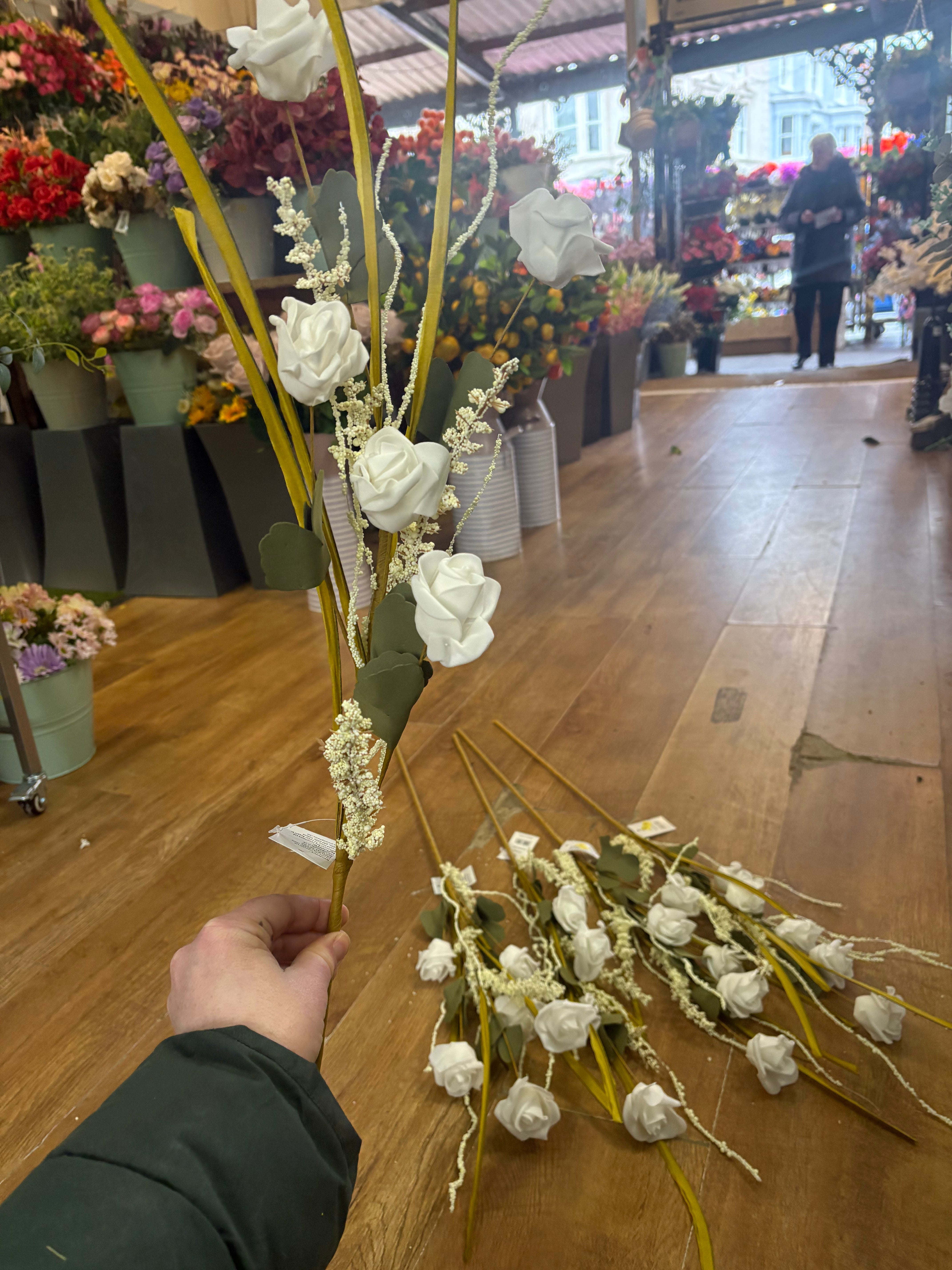 Bundle of 5 Long stem white and cream rose mix spray