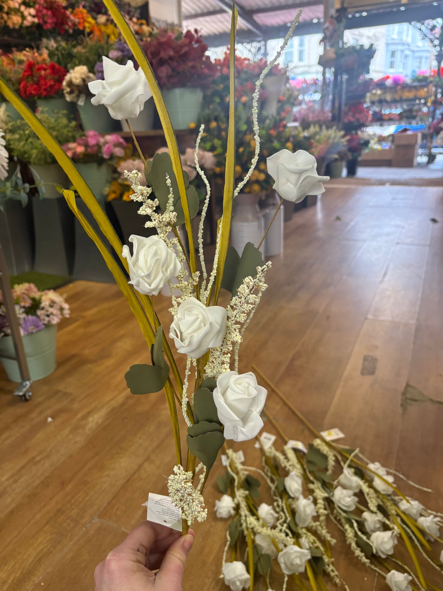 Bundle of 5 Long stem white and cream rose mix spray