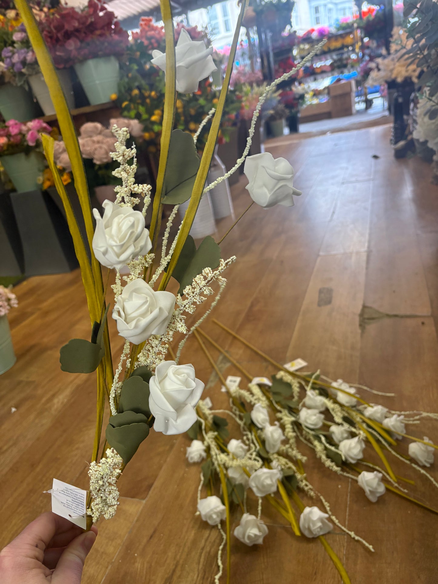 Bundle of 5 Long stem white and cream rose mix spray