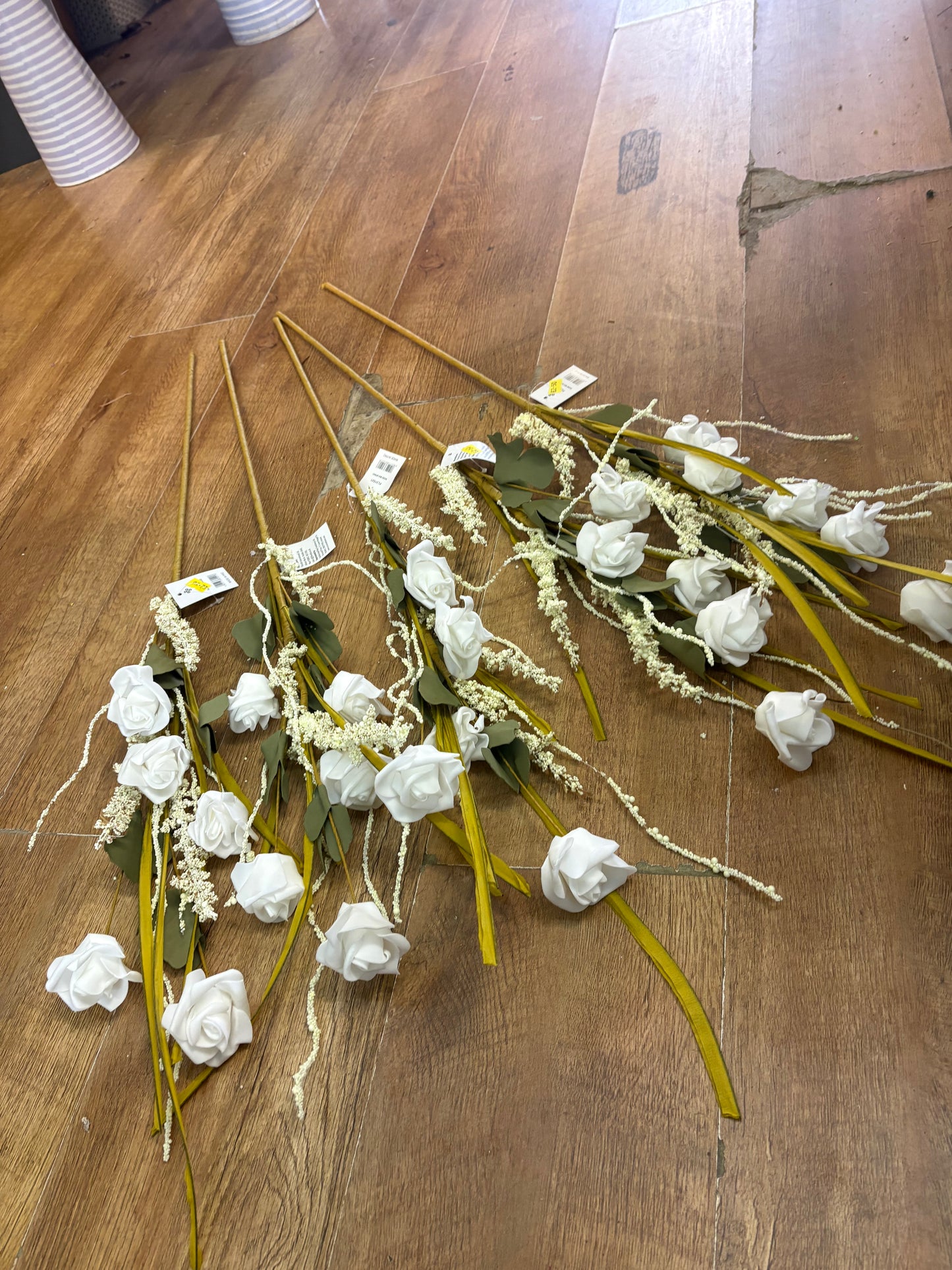 Bundle of 5 Long stem white and cream rose mix spray