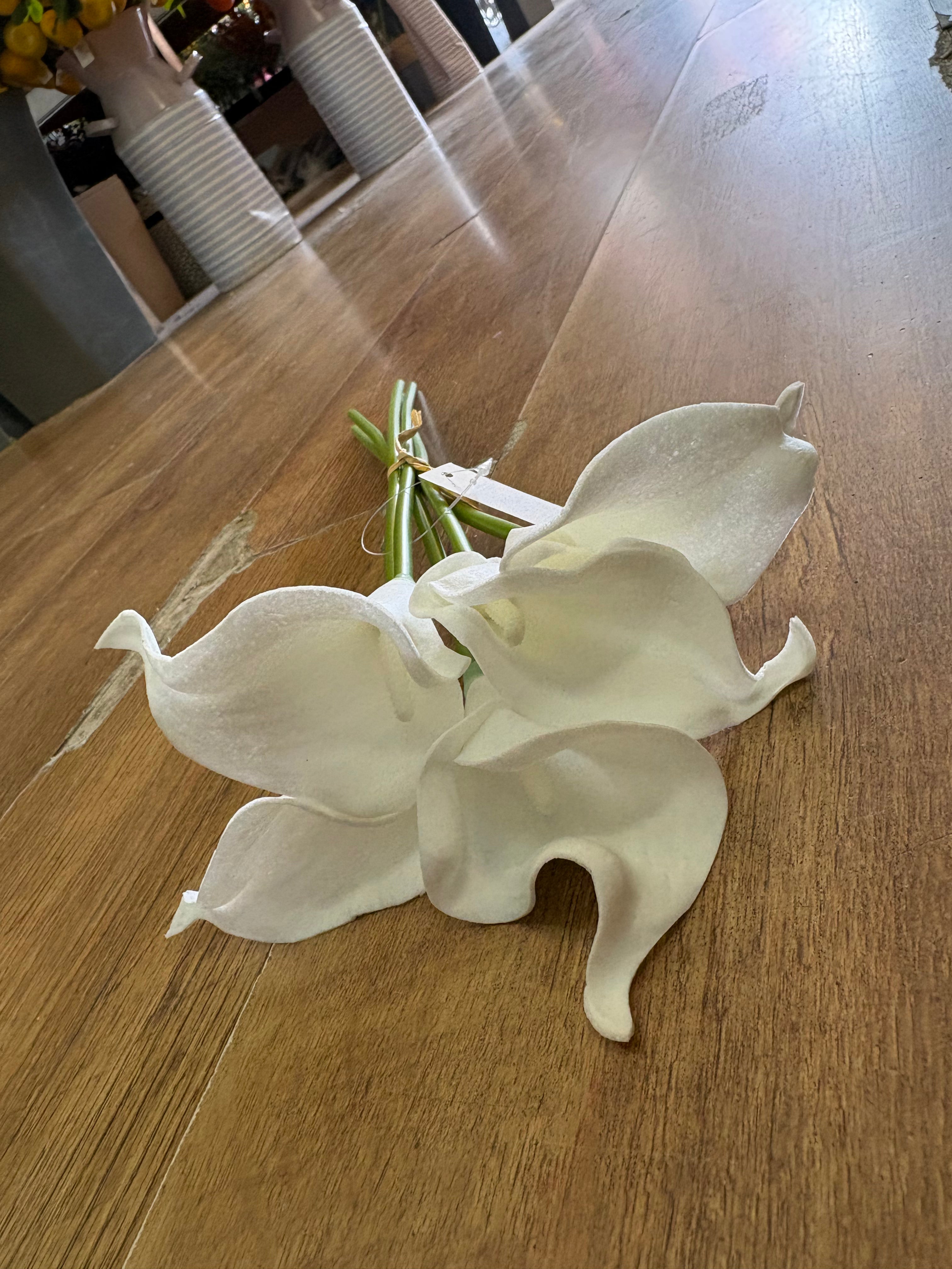Bundle of 5 feel real white calla Lillie’s