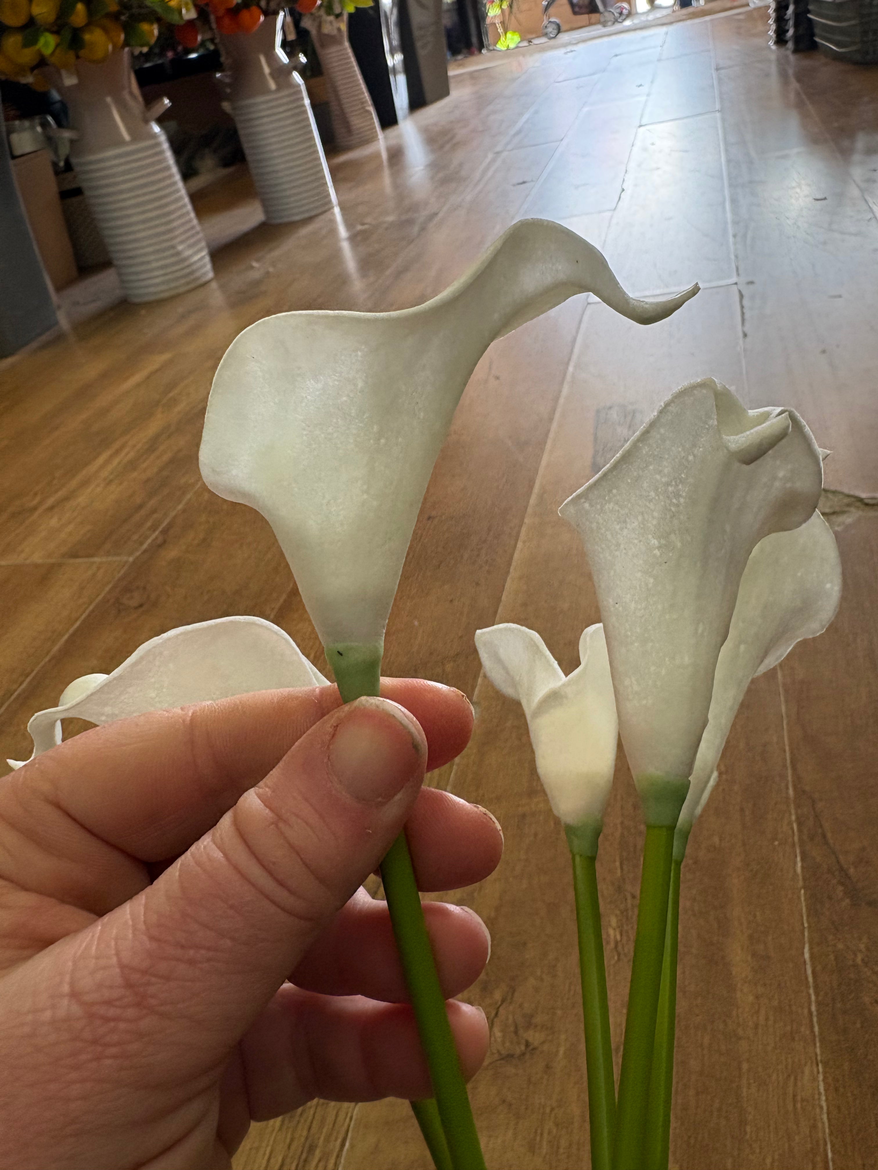 Bundle of 5 feel real white calla Lillie’s